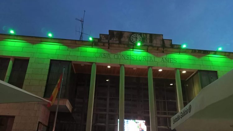 Imagen del Ayuntamiento de Ames iluminado de verde | CONCELLO DE AMES