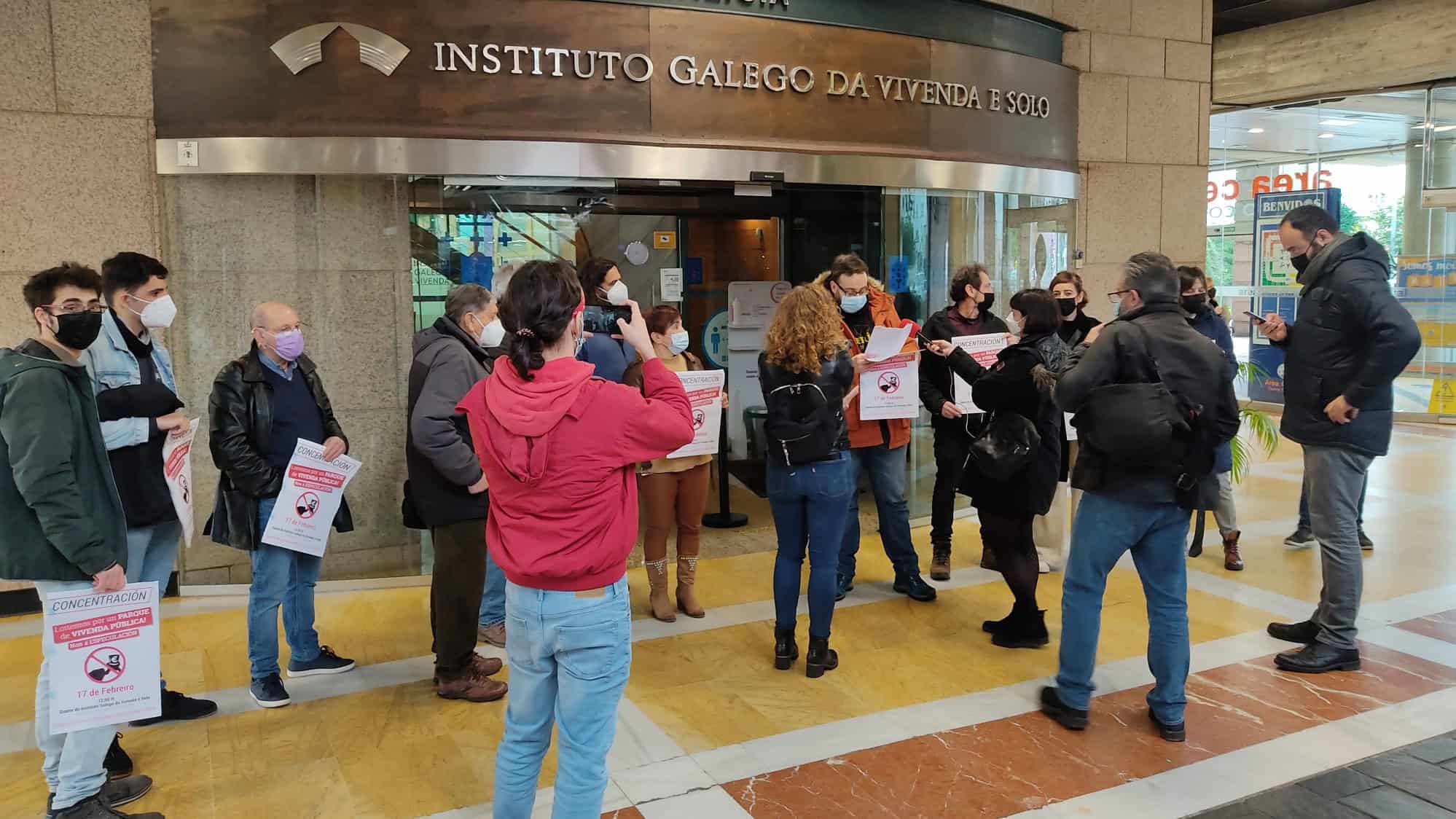 Concentración ante la sede del Instituto Galego da Vivenda e o Solo