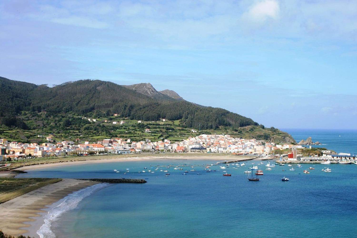 Playa y puerto de Cariño