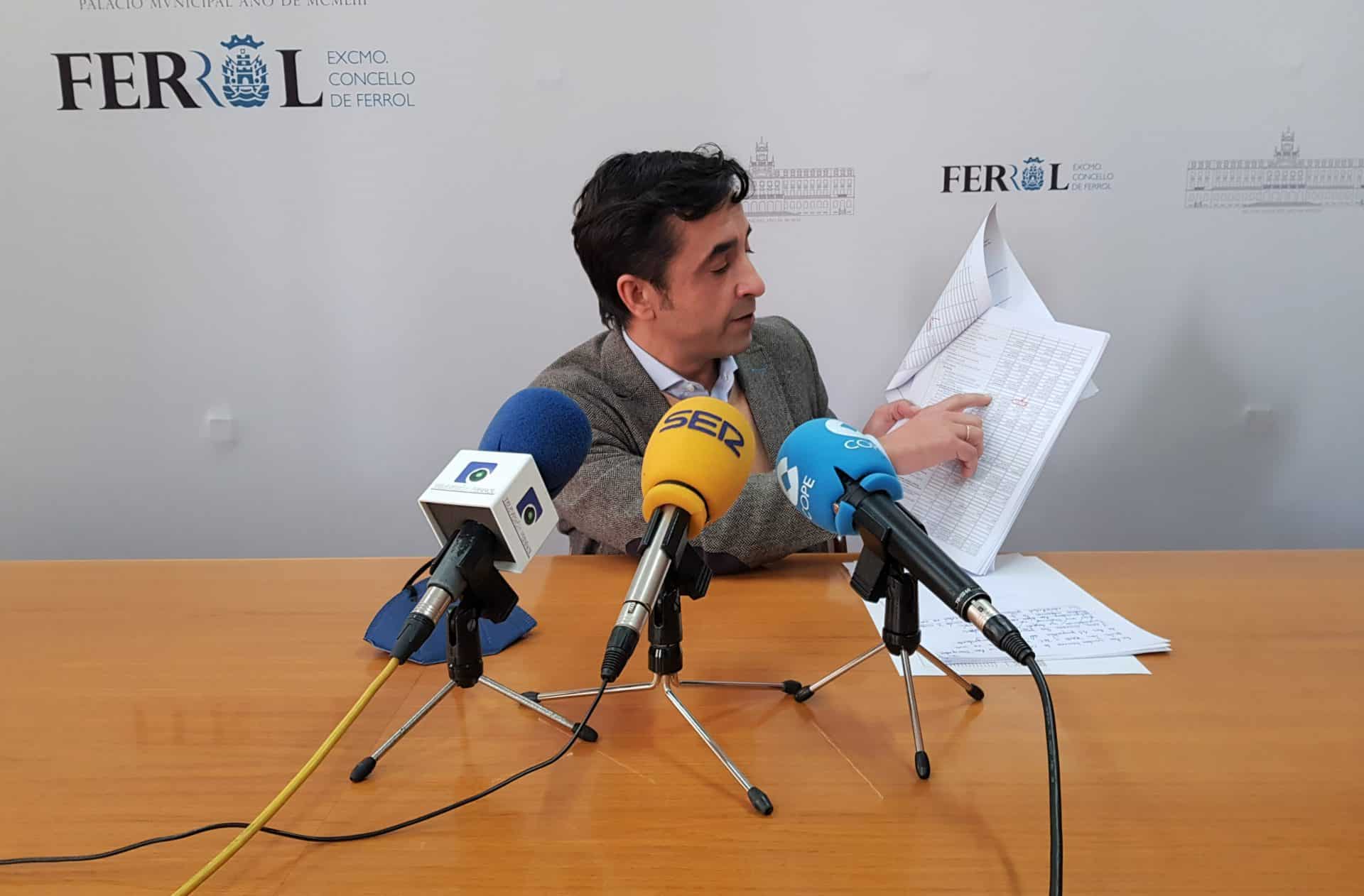 Archivo - Rey Varela durante una rueda de prensa en el ayuntamiento de Ferrol