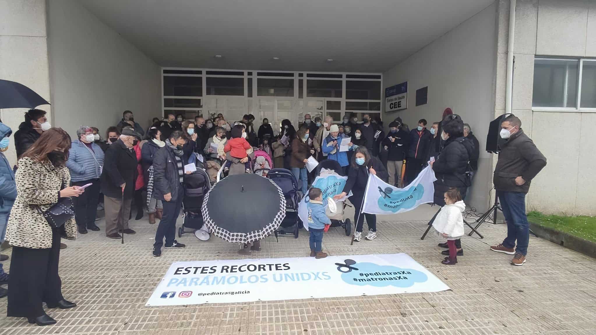 Protesta en Cee para reclamar pediatras | ASOCIACIÓN PEDRIATRAS E MATRONAS XA