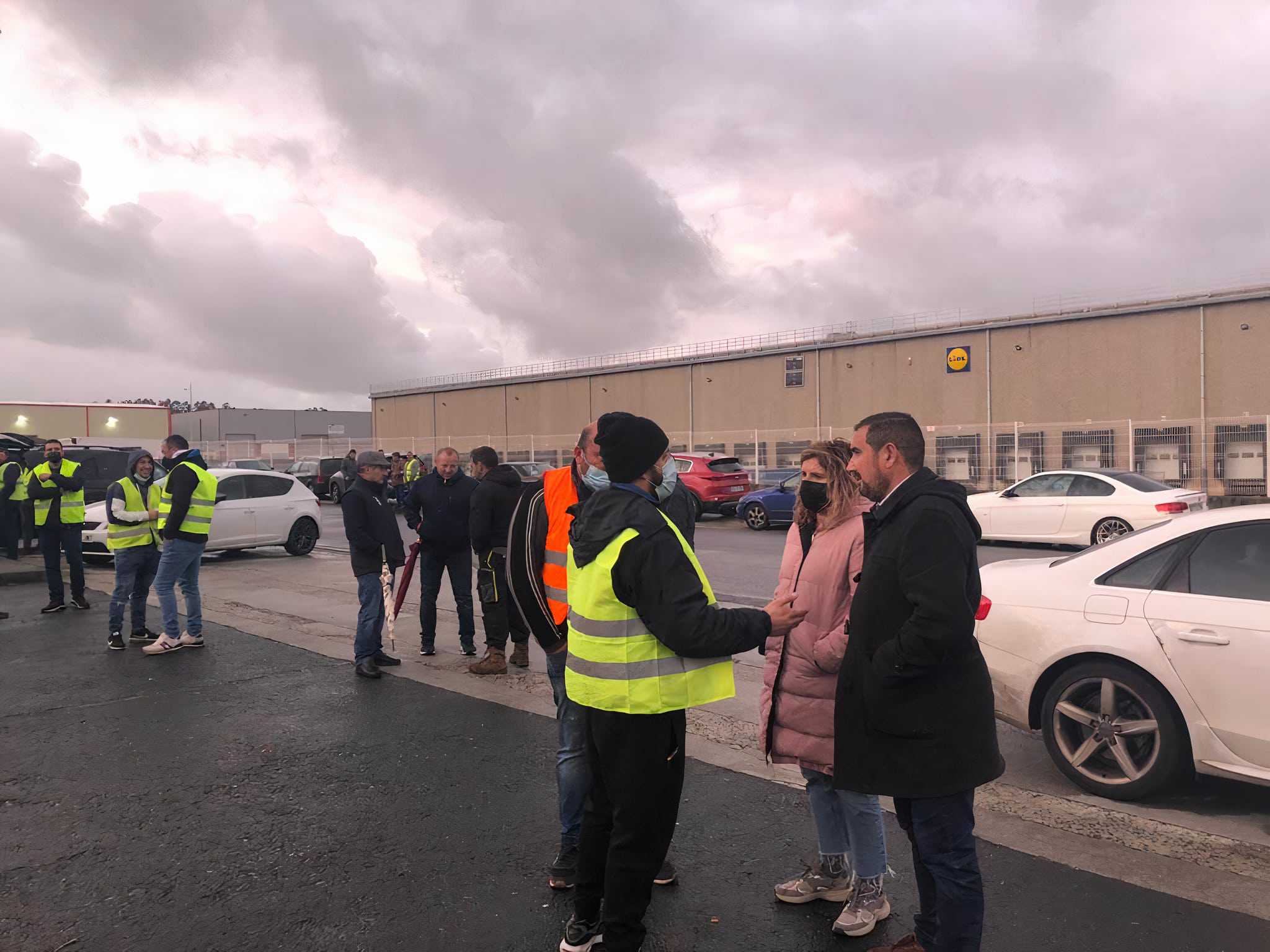 Marián Ferreiro se desplazó a la zona del estacionamiento de camiones de Río do Pozo junto al edil de Servicios, Ibán Santalla