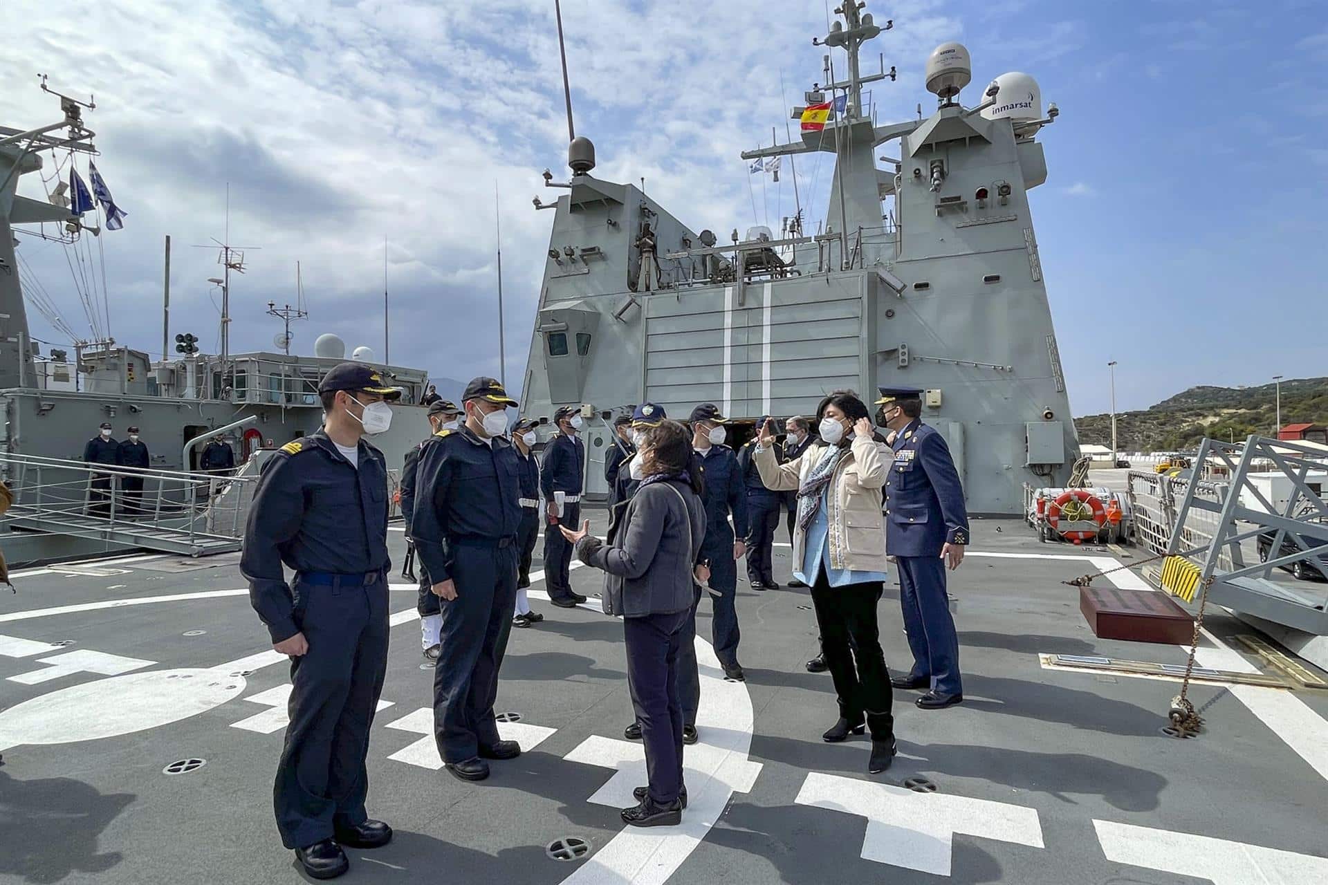 La ministra de Defensa, Margarita Robles, en su visita en Creta a los buques de la Armada integrados en las agrupaciones navales permanentes de la OTAN - MINISTERIO DE DEFENSA