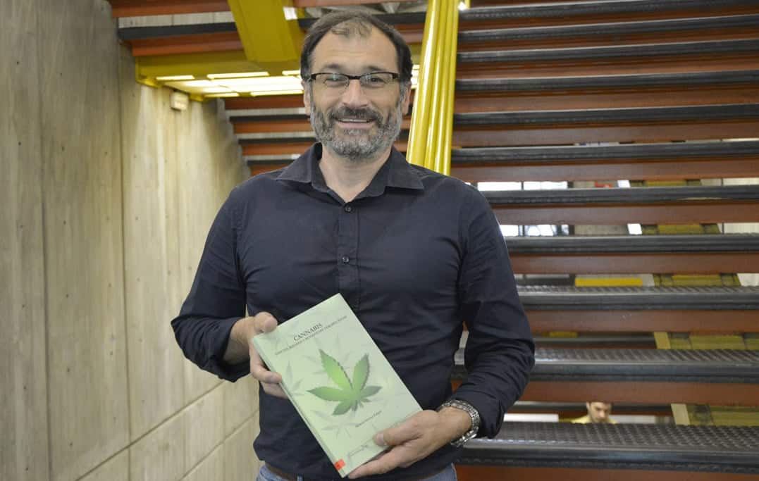 El profesor Manuel Isorna Folgar, en la Universidade de Vigo