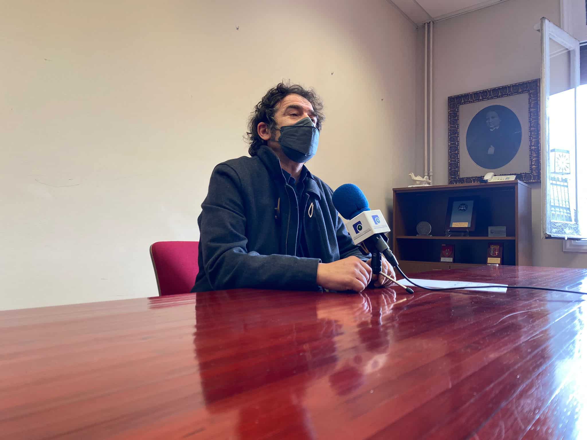 El edil de FeC, Suso Basterrechea, durante la rueda de prensa de esta mañana