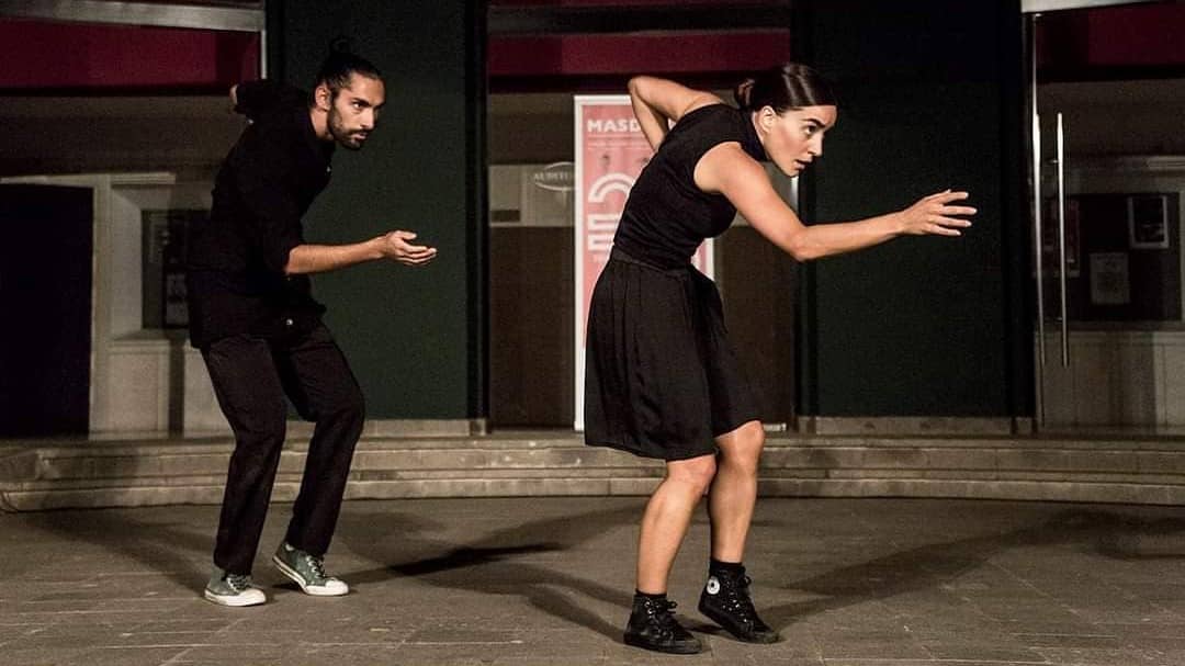 Dos bailarines ejercen su danza | COLECTIVO GLOVO