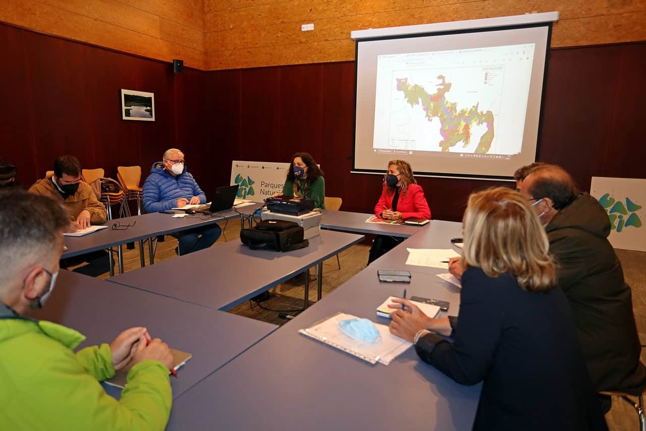 Reunión de la directora general de Patrimonio Natural, Belén do Campo, con los agentes y entidades vinculadas a las Fragas