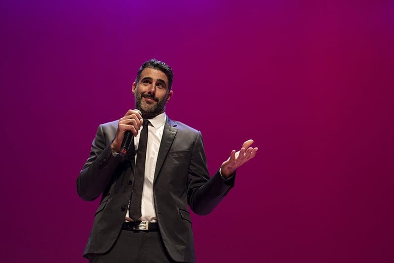 El humorista David Amor será el encargado de inaugurar la agenda cultural el sábado 9 de abril con su monólogo ‘Love está en el aire’