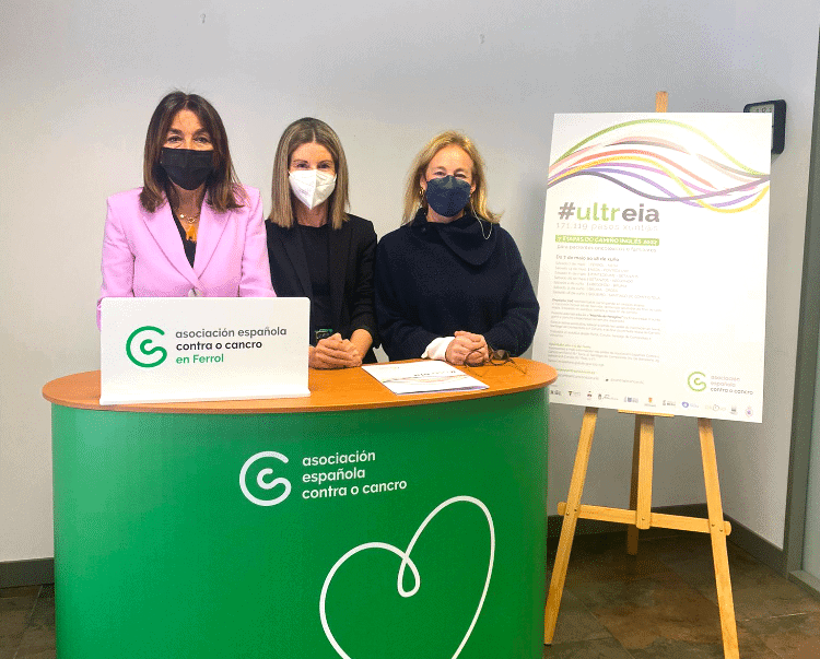 La presidenta de la sede  ferrolana de la Asociación Española Contra el Cáncer, Isabel  Estevan, y la vicepresidenta, Mabel  Sanesteban, presentaron hoy la iniciativa