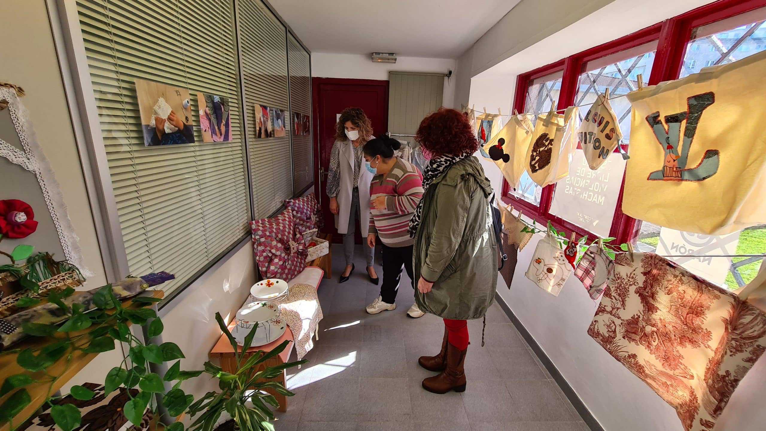 La alcaldesa, Marián Ferreiro, y la edil de Bienestar Social, Catalina García, visitaron hoy las instalaciones