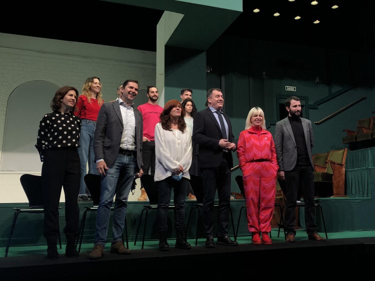El Centro Dramático Galego presenta en el Salón Teatro de Santiago el estreno de la obra 'Ás oito da tarde, cando morren as nais'
