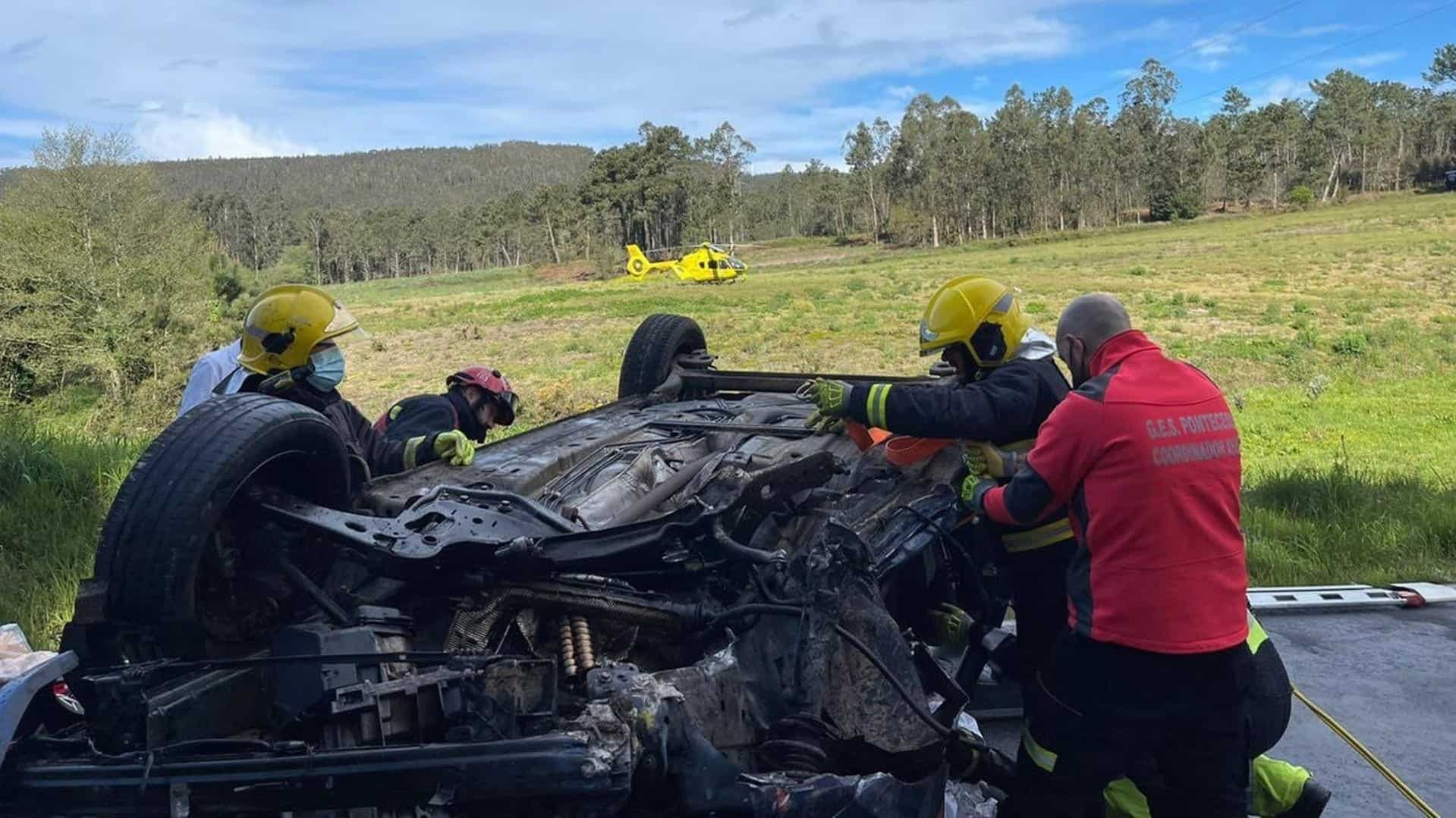 22/04/2022 Dos heridos graves en el vuelco de un coche en Ponteceso
ESPAÑA EUROPA GALICIA SOCIEDAD
@HELICOSANTIAGO