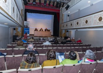 •	El Teatro da Beneficencia acogió esta tarde el acto inaugural del nuevo programa de democratización del conocimiento impulsado por la UDC y el Concello