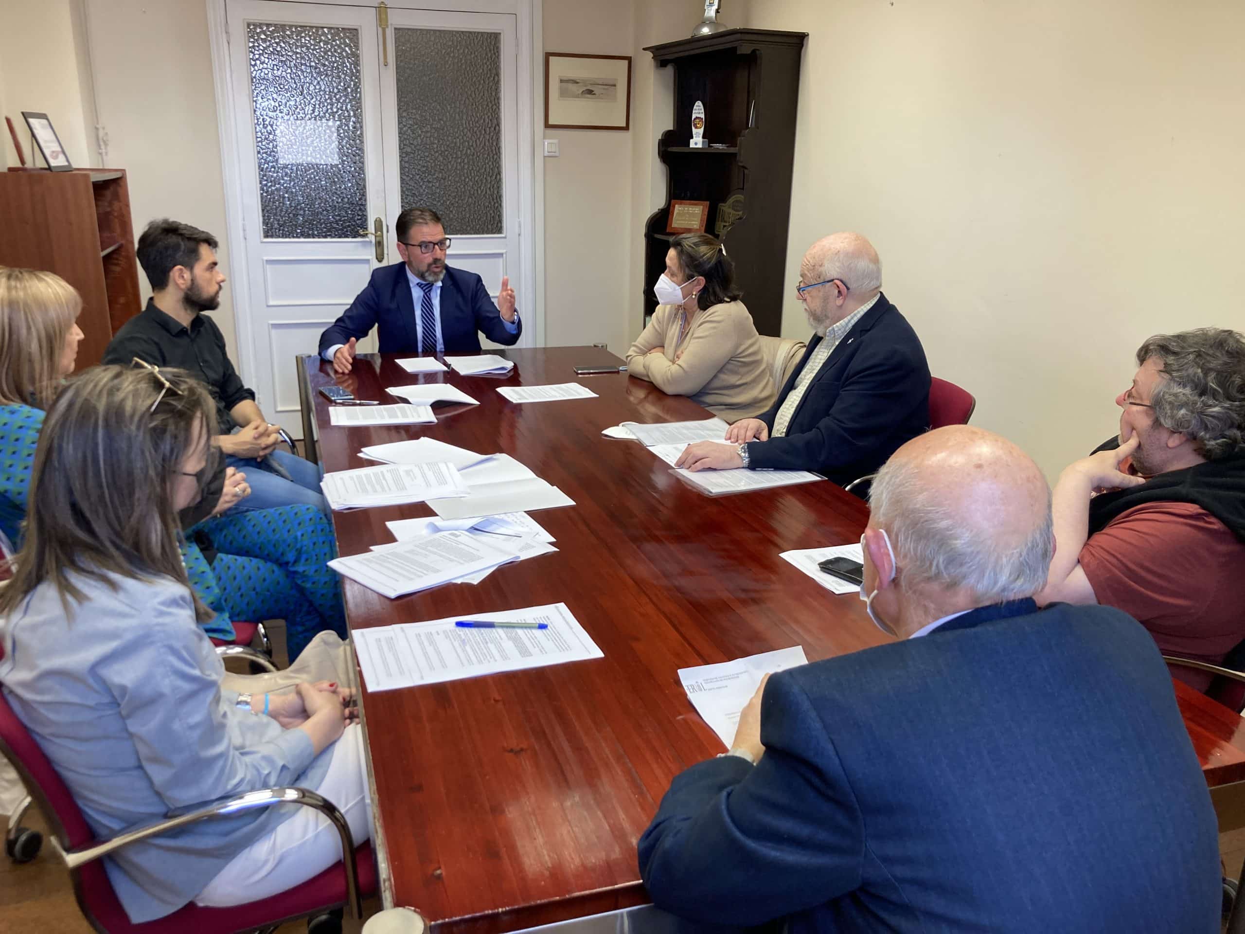 Reunión del gobierno local con los representantes de las asociaciones vecinales