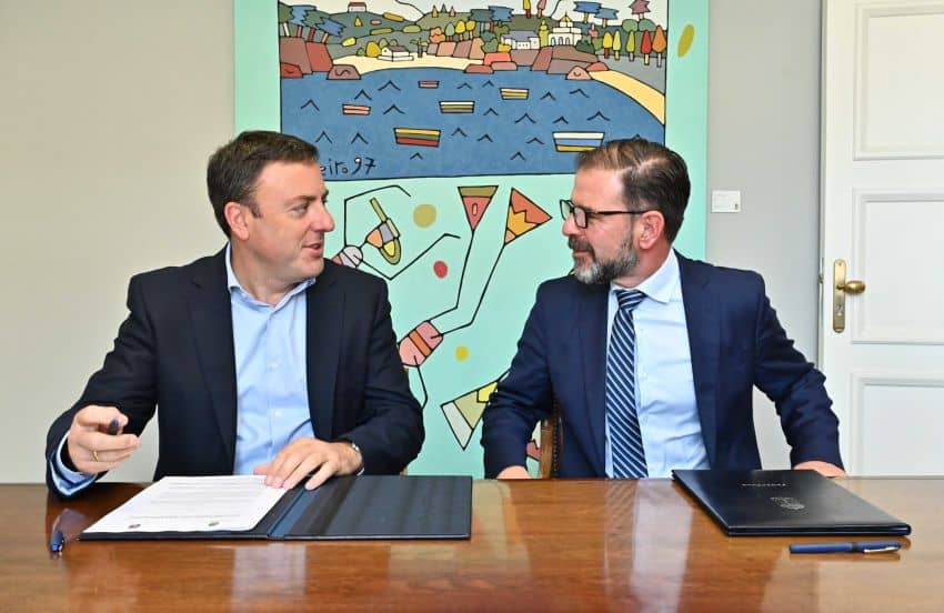 El convenio fue firmado hoy por el presidente Valentín González Formoso y el alcalde Ángel Mato