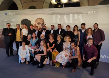 Todo el elenco de actores y actrices de la serie acudieron a la presentación de la serie en el teatro Jofre de Ferrol
