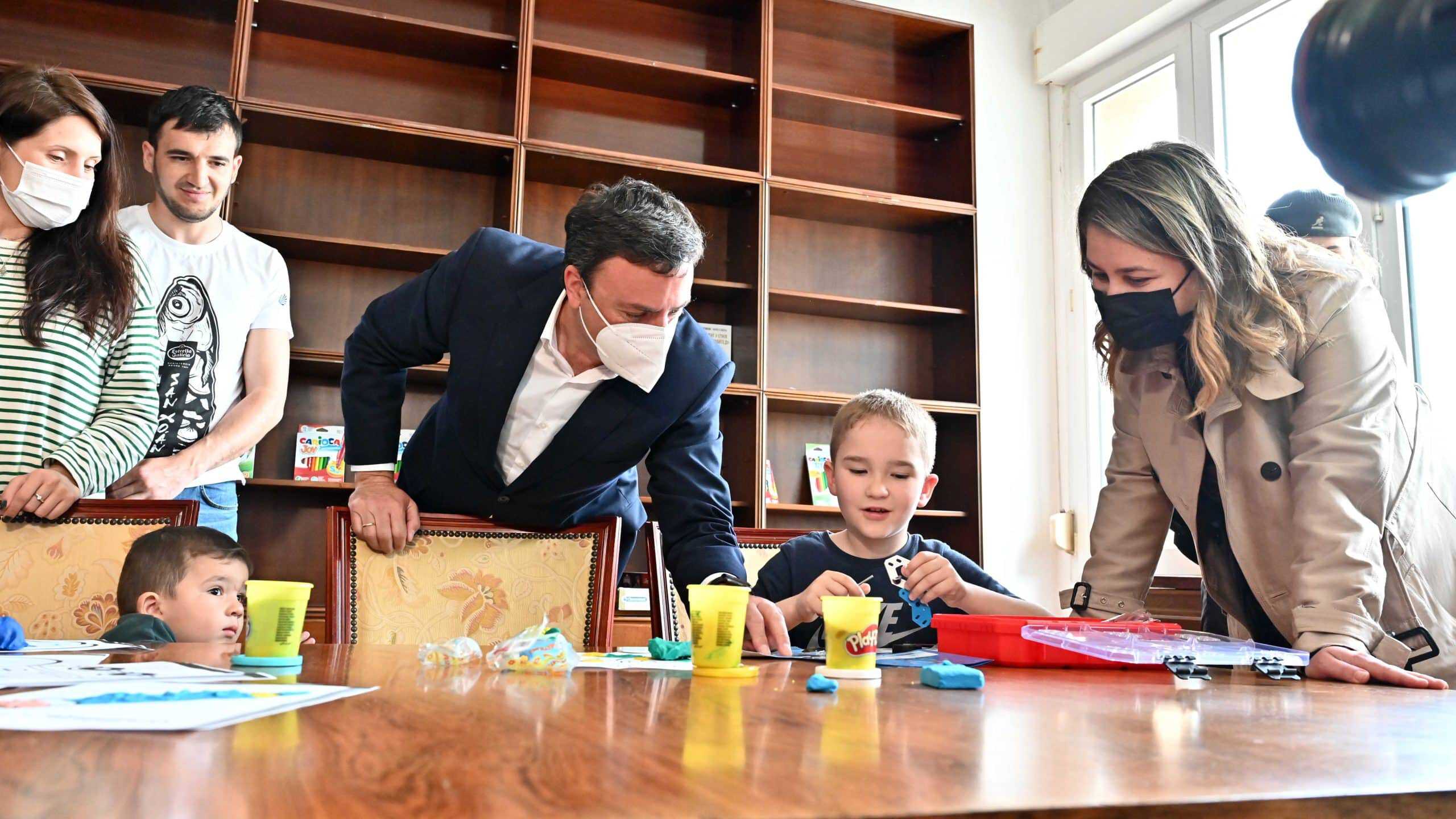 Valentín González Formoso visita a los refugiados ucranianos | DIPUTACIÓN A CORUÑA