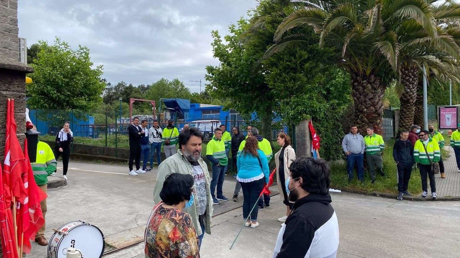 Protesta de trabajadores de Urbaser en el polígono del Tambre | COMPOSTELA ABERTA