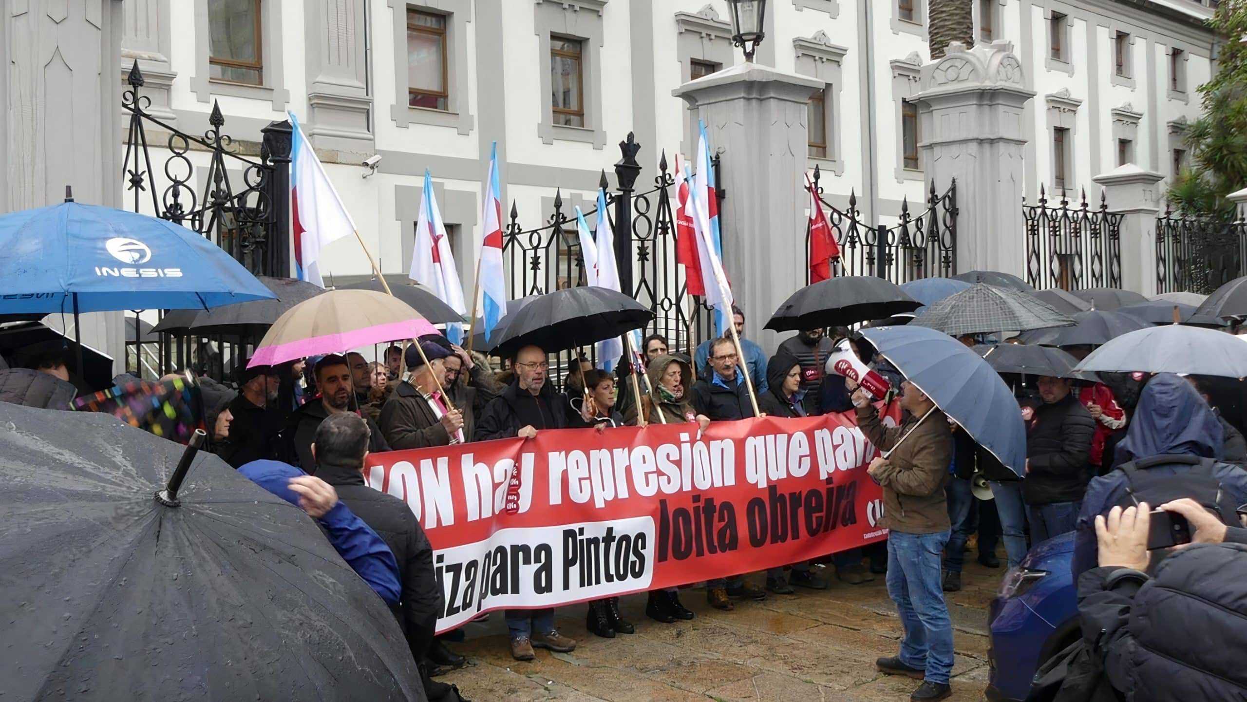 Concentración con motivo del juicio en A Coruña al exsecretario de CIG en Ferrol Xesús Anxo López Pintos. | CIG