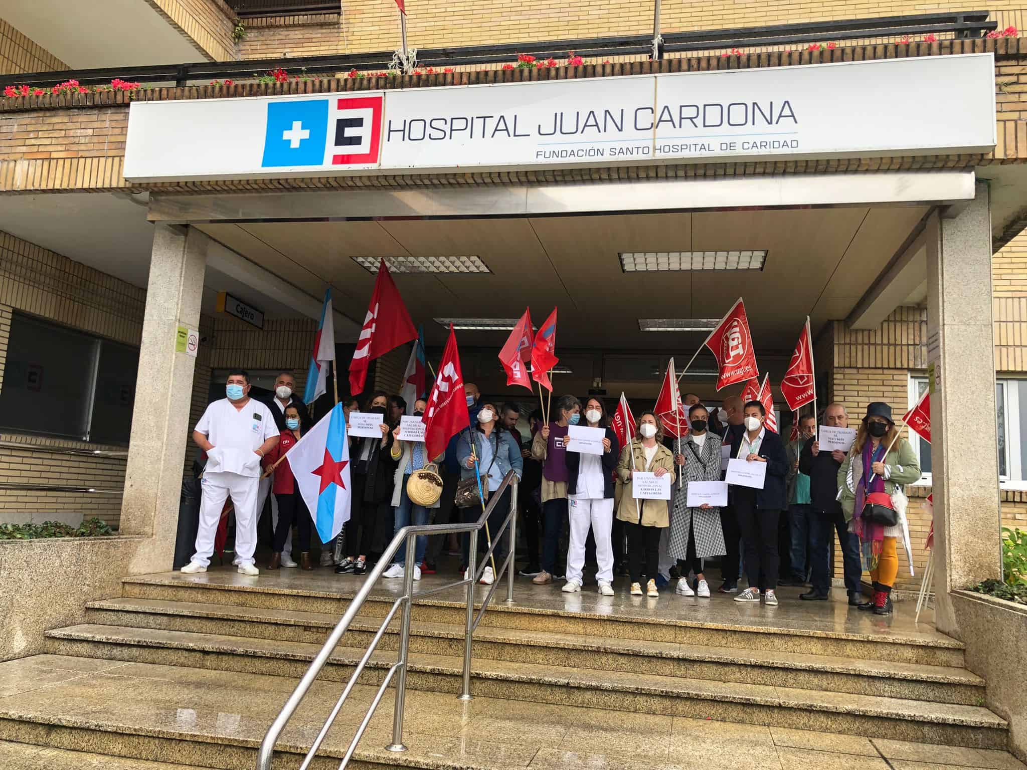Concentración de los trabajadores este miércoles en la puerta del centro sanitario | CIG
