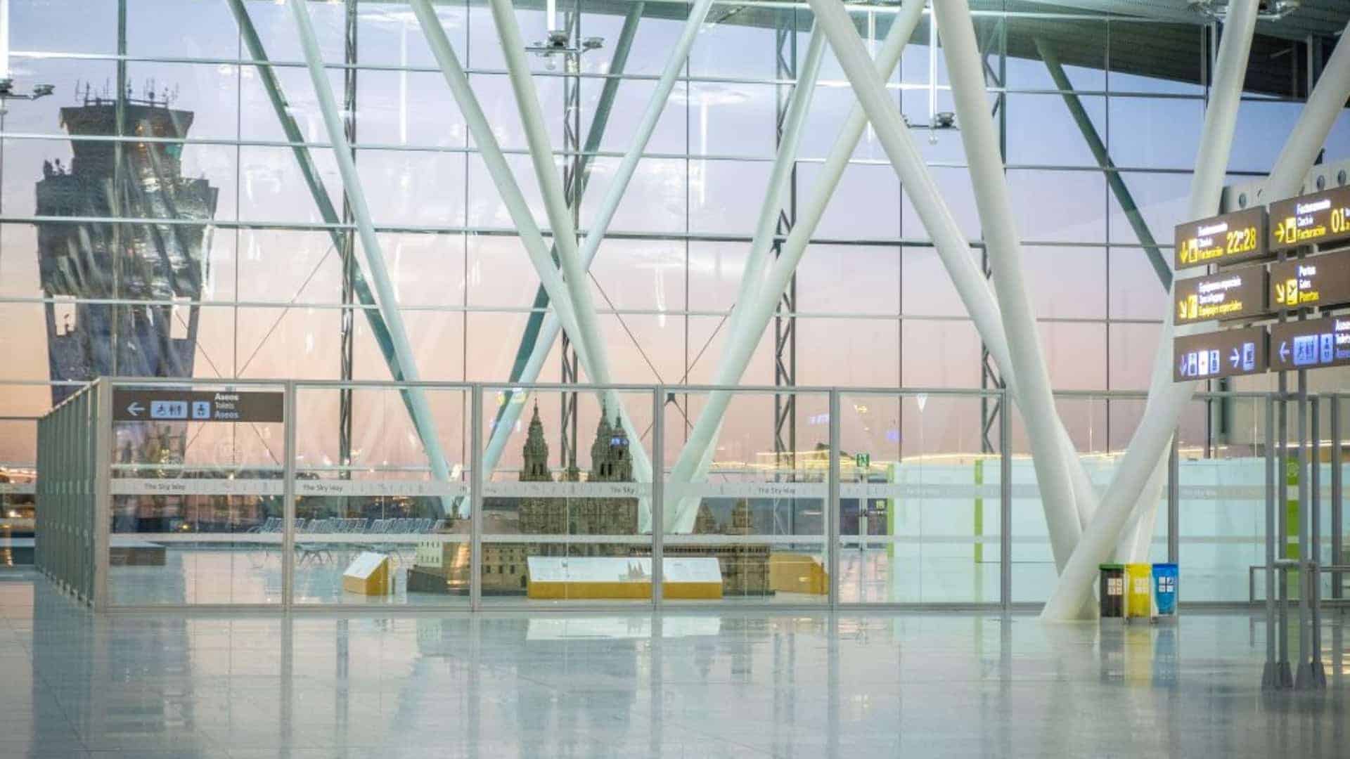 El aeropuerto de Santiago | TURISMO DE SANTIAGO