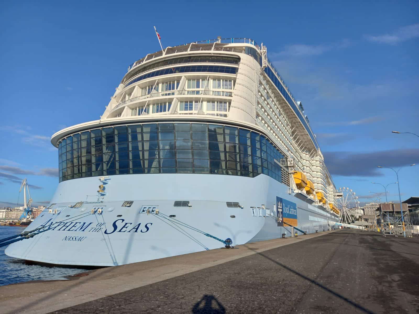 El Anthem of the Seas atracado en el Puerto de A Coruña | @PUERTOACORUNA