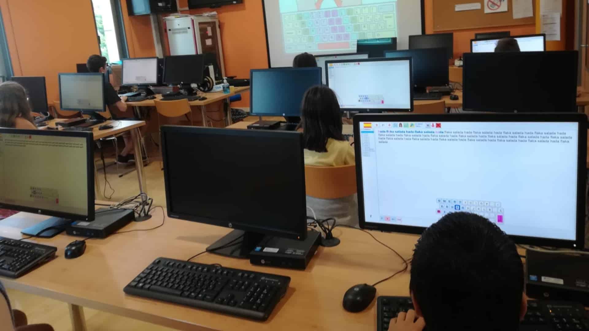Una edición anterior de las actividades de informática de verano | CONCELLO DE VIMIANZO