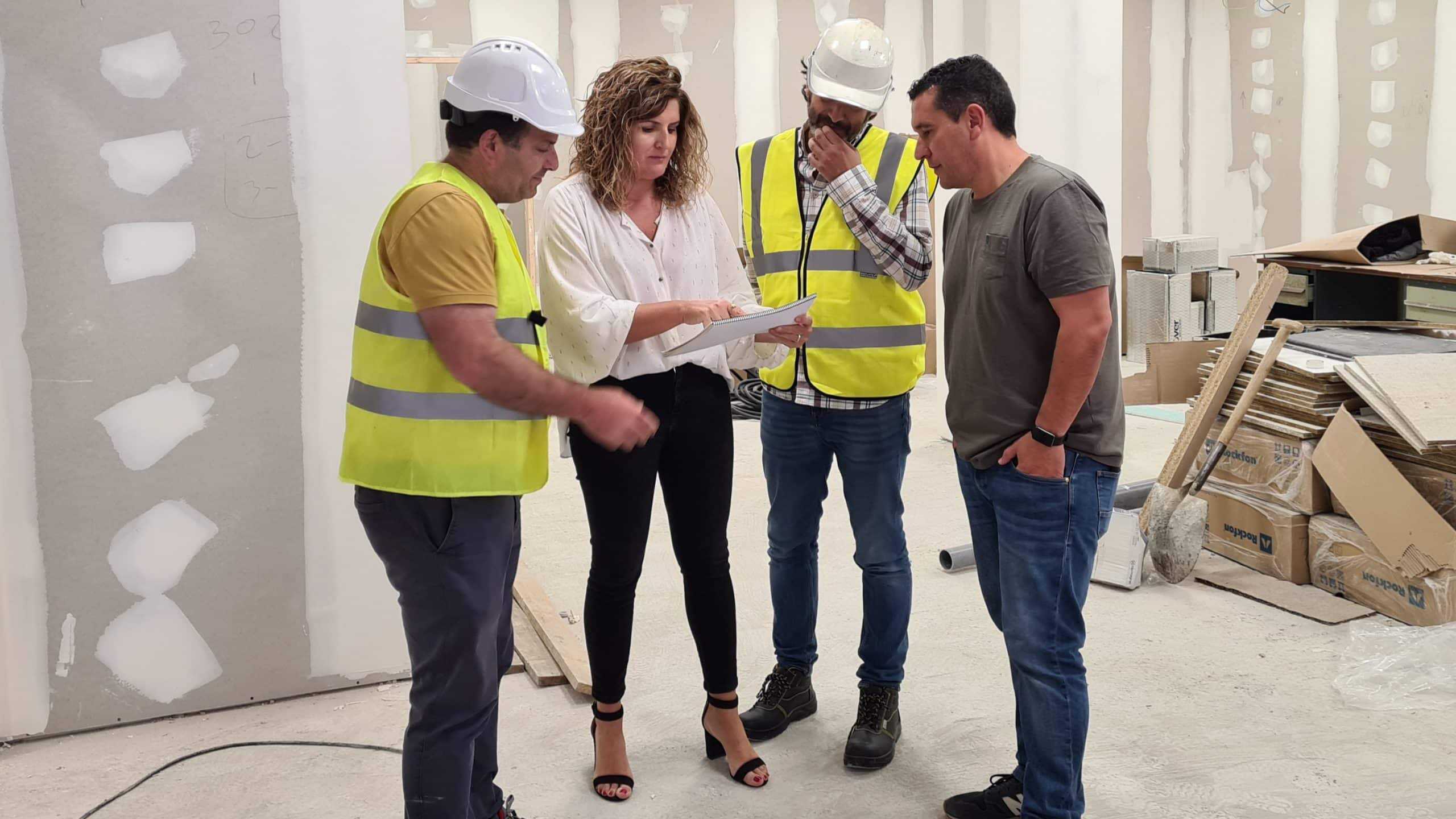 Marián Ferreiro y el edil de Obras, Pablo Mauriz, recorrieron las instalaciones, en las que operarios de la adjudicataria ultiman los trabajos pendientes
