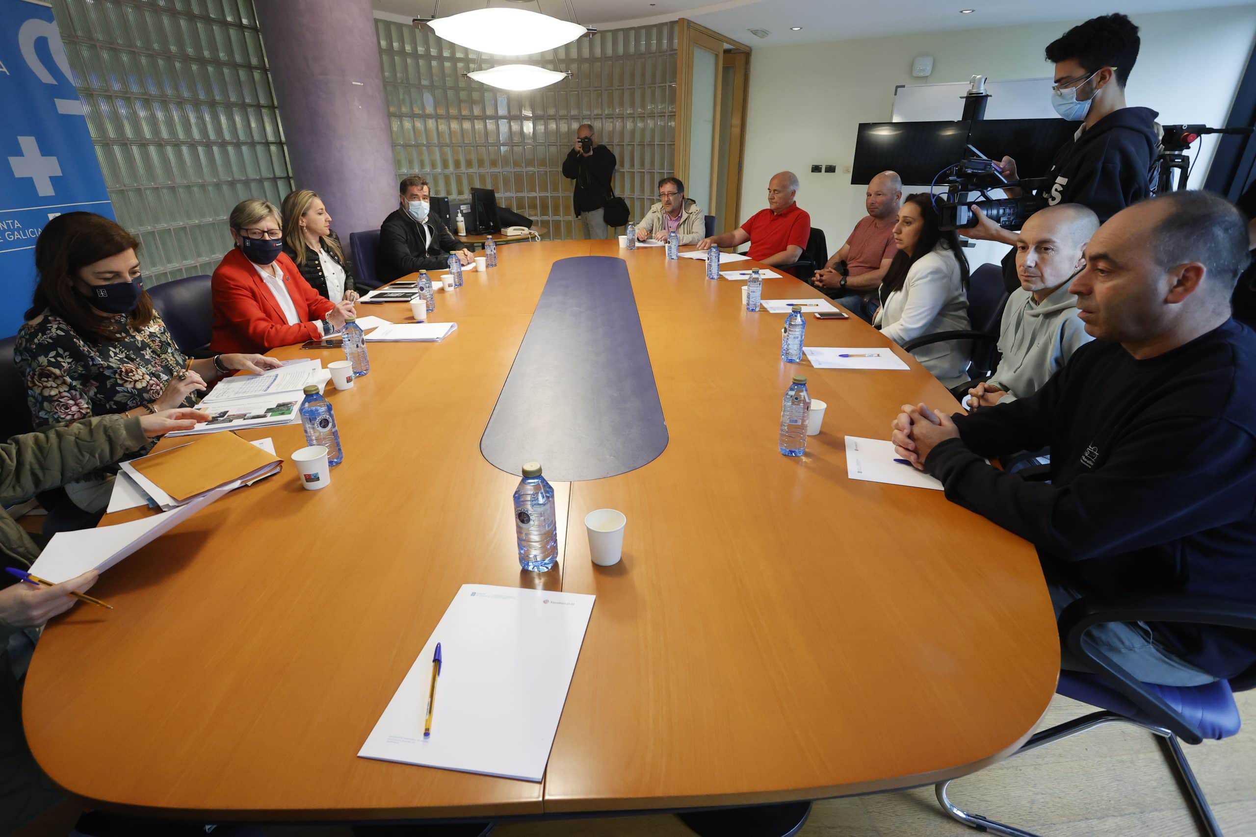 Reunión entre responsables de la Xunta y mariscadores de la ría celebrada esta mañana en Ferrol | XUNTA DE GALICIA