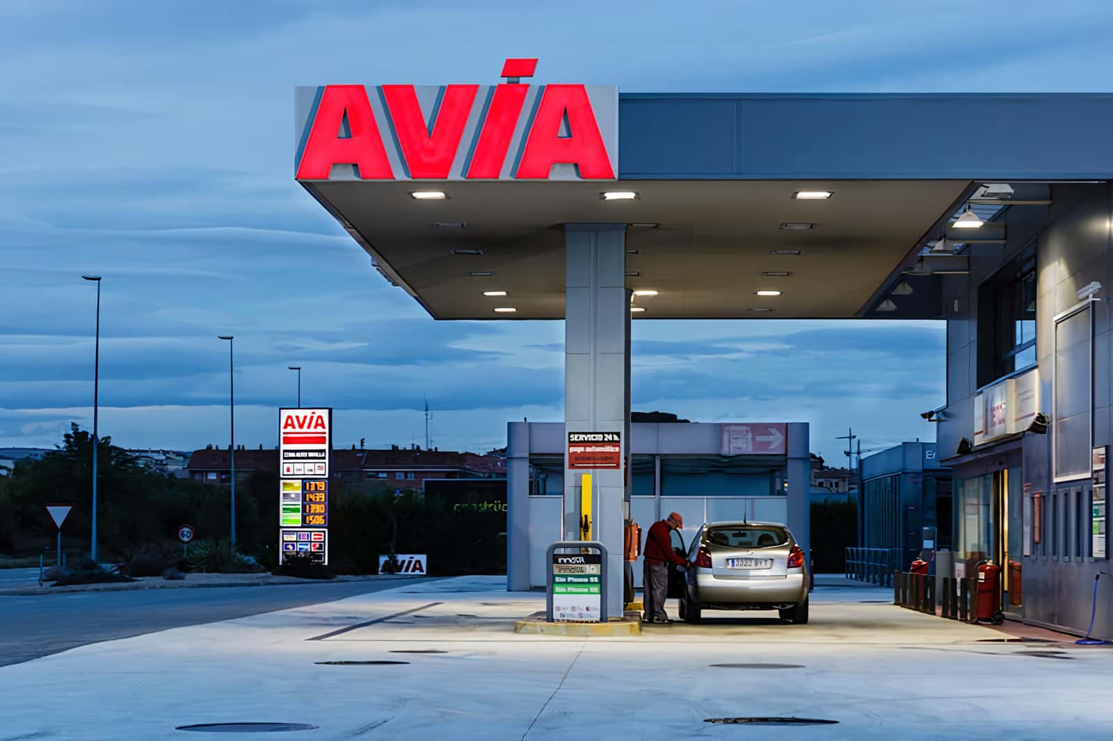 Un empleado de la gasolinera Avia de A Laracha fue arrollado por el ladrón