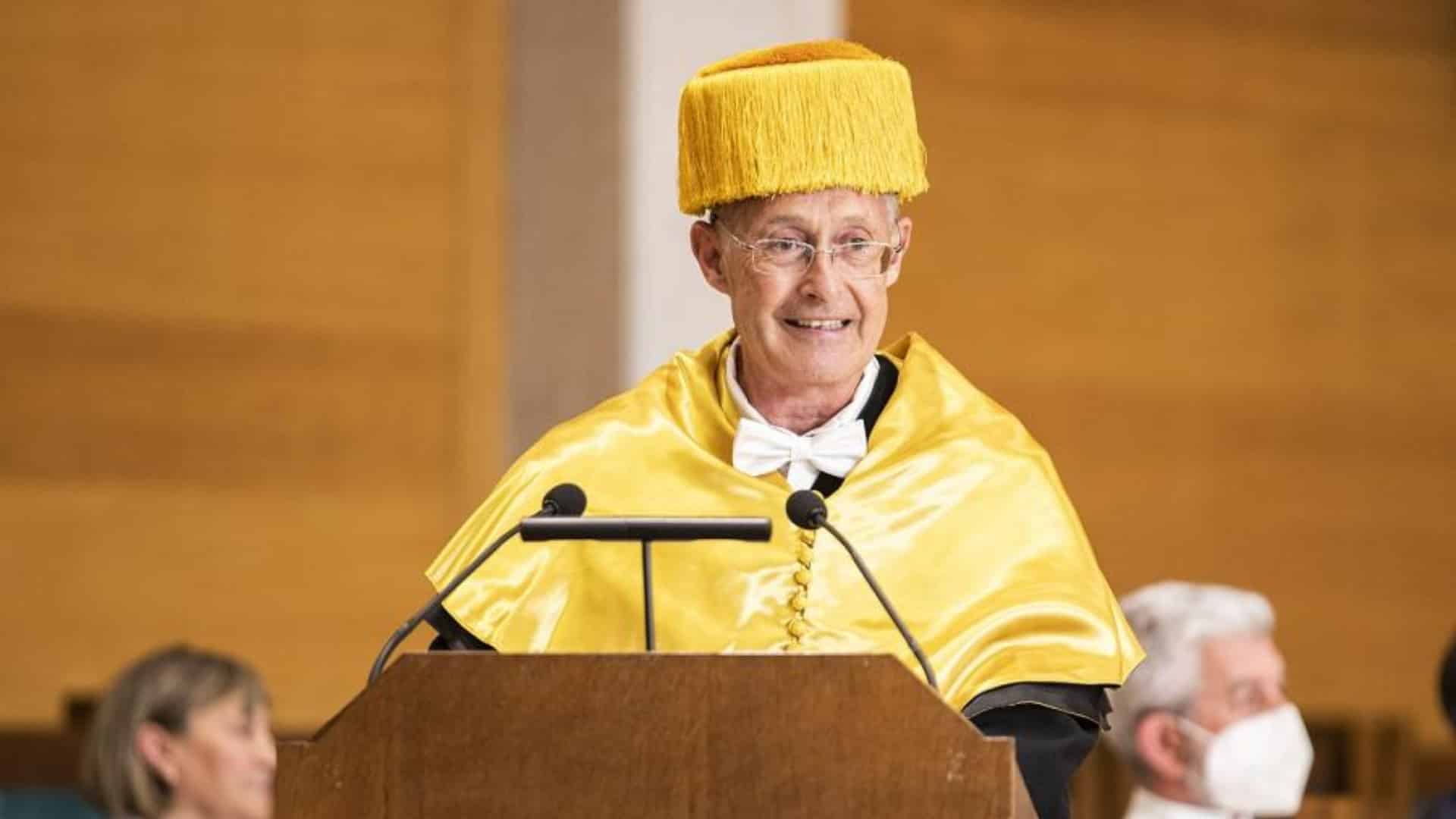 Ángel Carracedo tras ser investido doctor "honoris causa" por la Universidad de Cantabria | UC