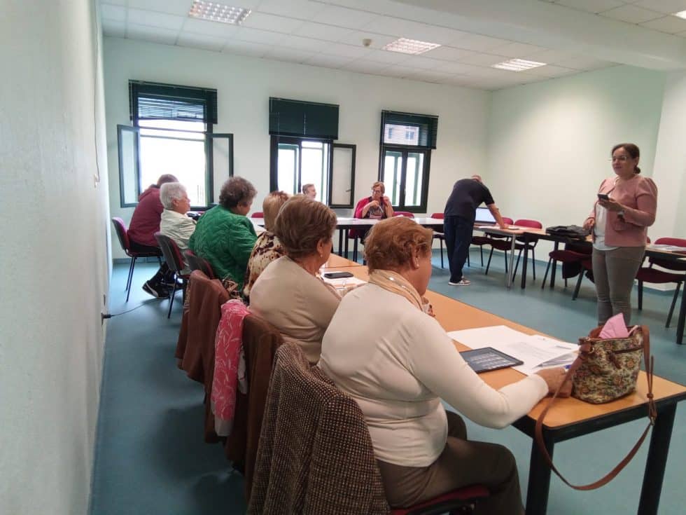 Archivo - Taller de digitalización para mayores de la fundación Amigos de Galicia