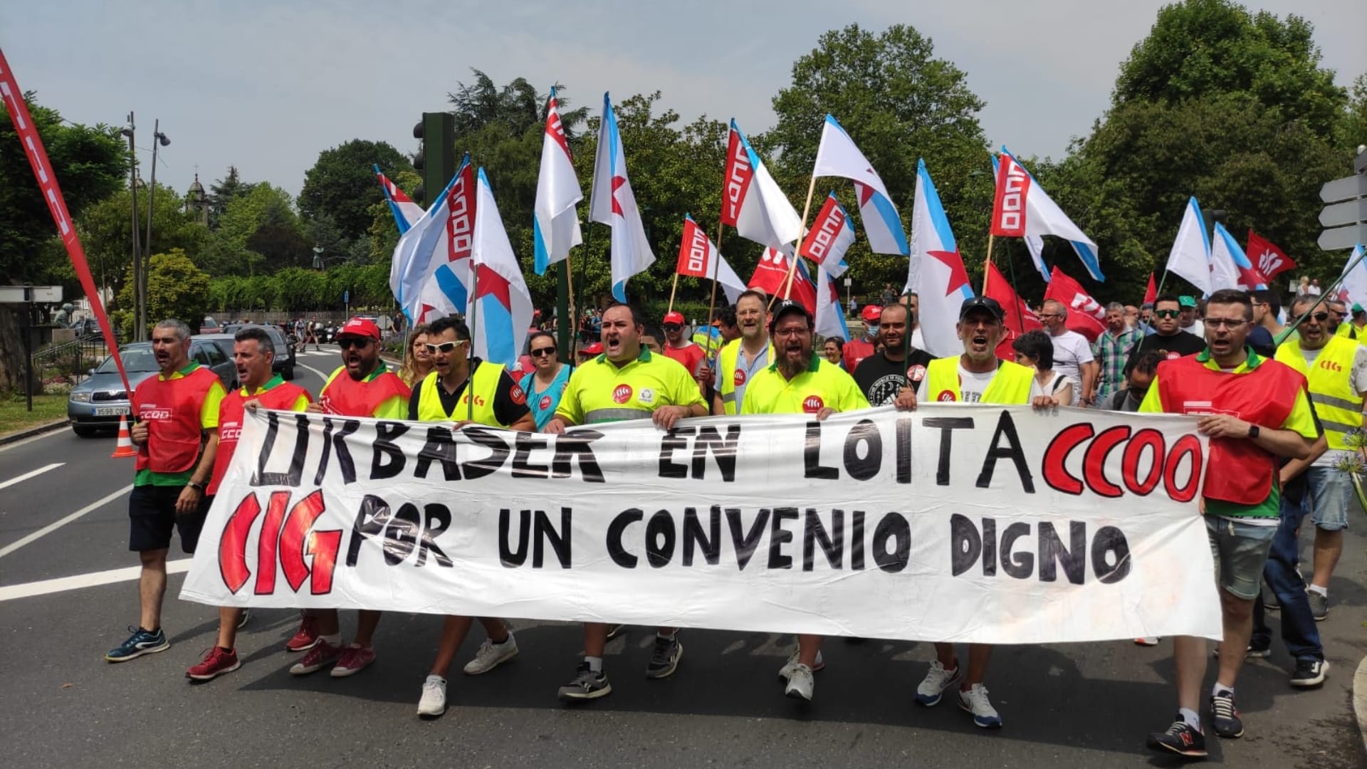 Manifestación de los trabajadores de Urbaser en Santiago | CIG
