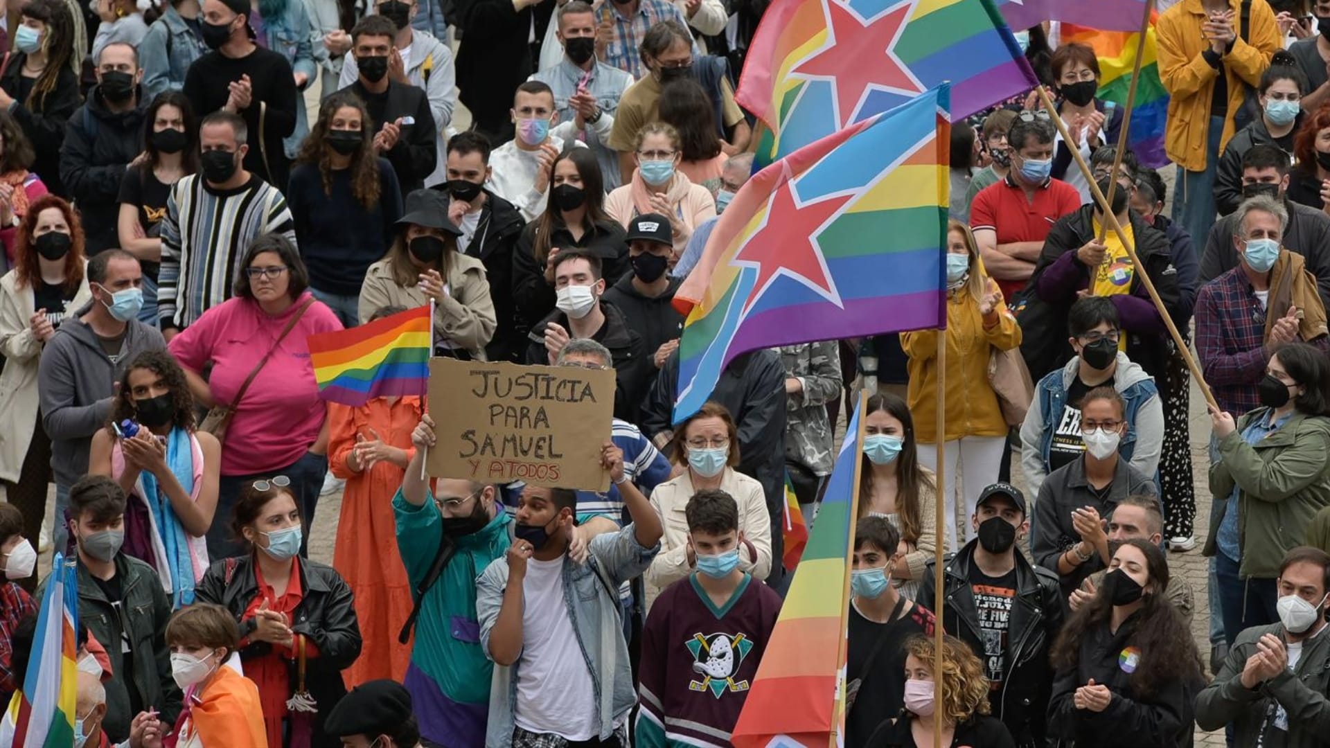 Una concentración en A Coruña contra las agresiones LGTBfóbicas tras el crimen de Samuel Luiz | EUROPA PRESS