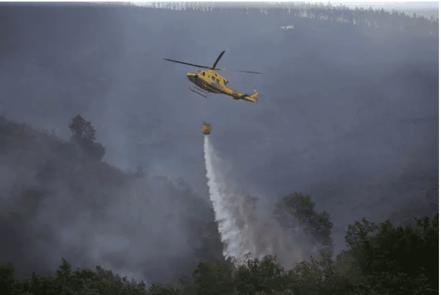 Imagen de archivo de un incendio en el municipio de Folgoso do Courel, a 12 de junio de 2021 | EP