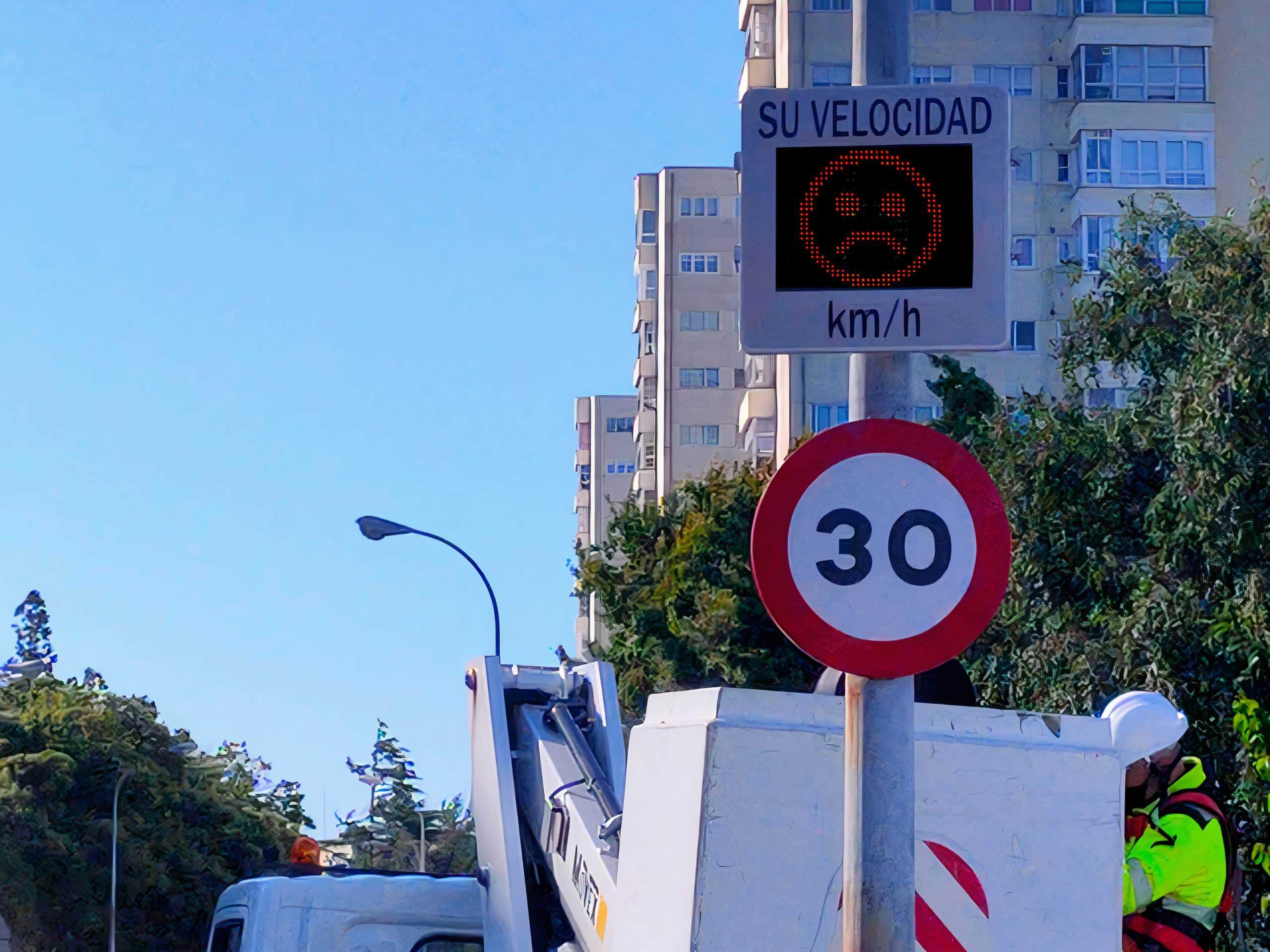 Instalación del dispositivo esta mañana en la avenida del Mar