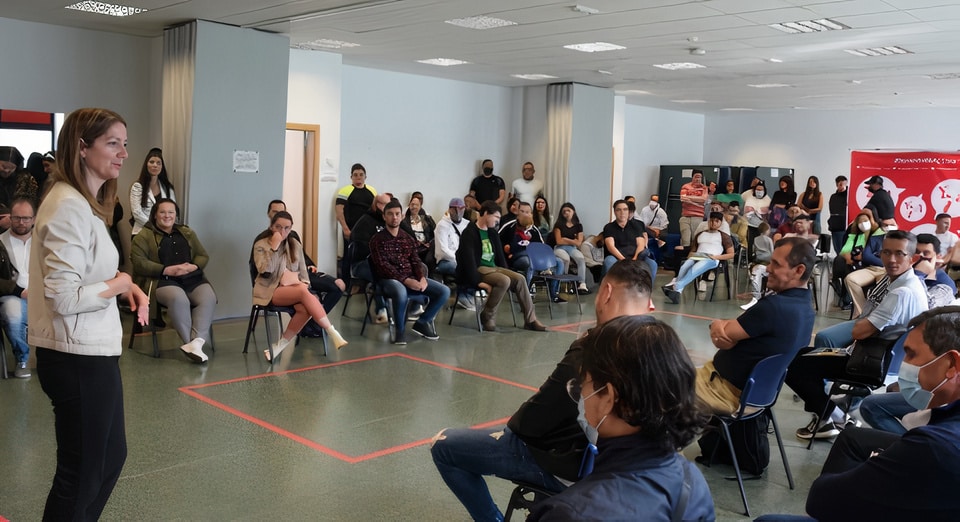 Archivo - Lara Méndez durante la presentación de una formación para desempleados en Lugo