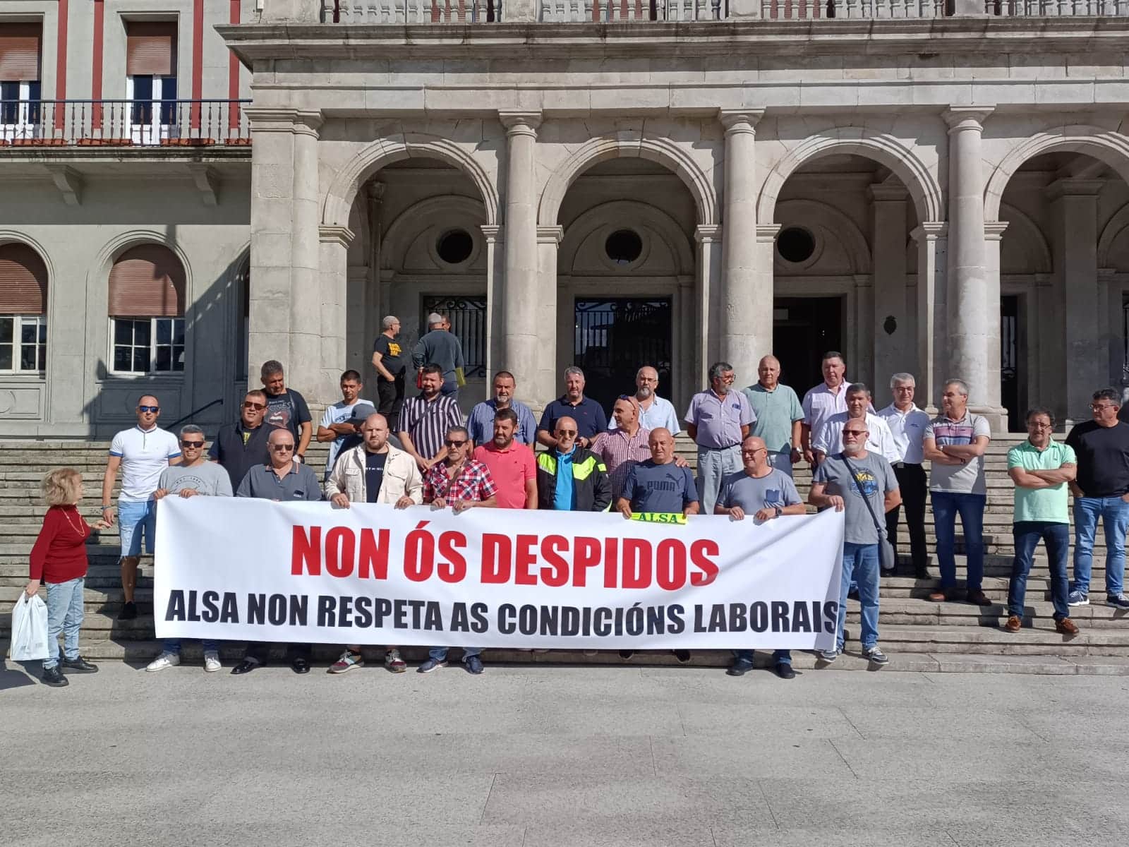 Concentración de esta mañana frente al ayuntamiento de Ferrol | CIG