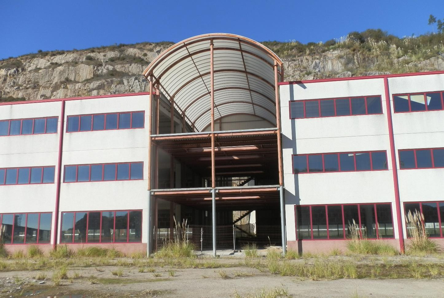 Estado actual del edifico en el puerto exterior de Ferrol