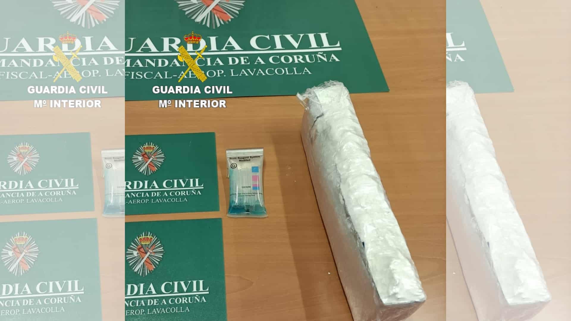 La cocaína incautada en el Aeropuerto de Santiago-Rosalía de Castro | GUARDIA CIVIL