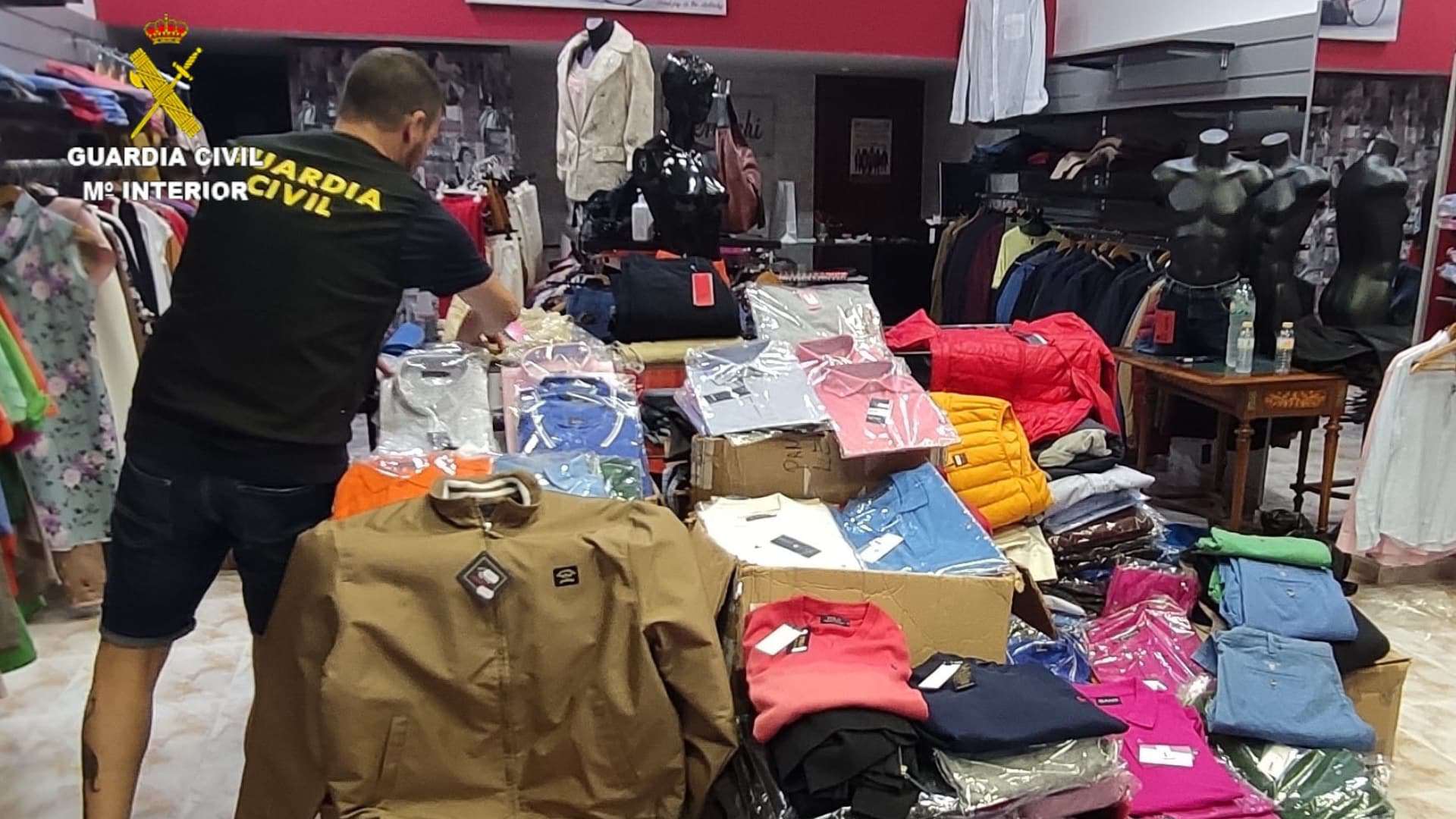 El material incautado por la Guardia Civil en O Milladoiro | GUARDIA CIVIL