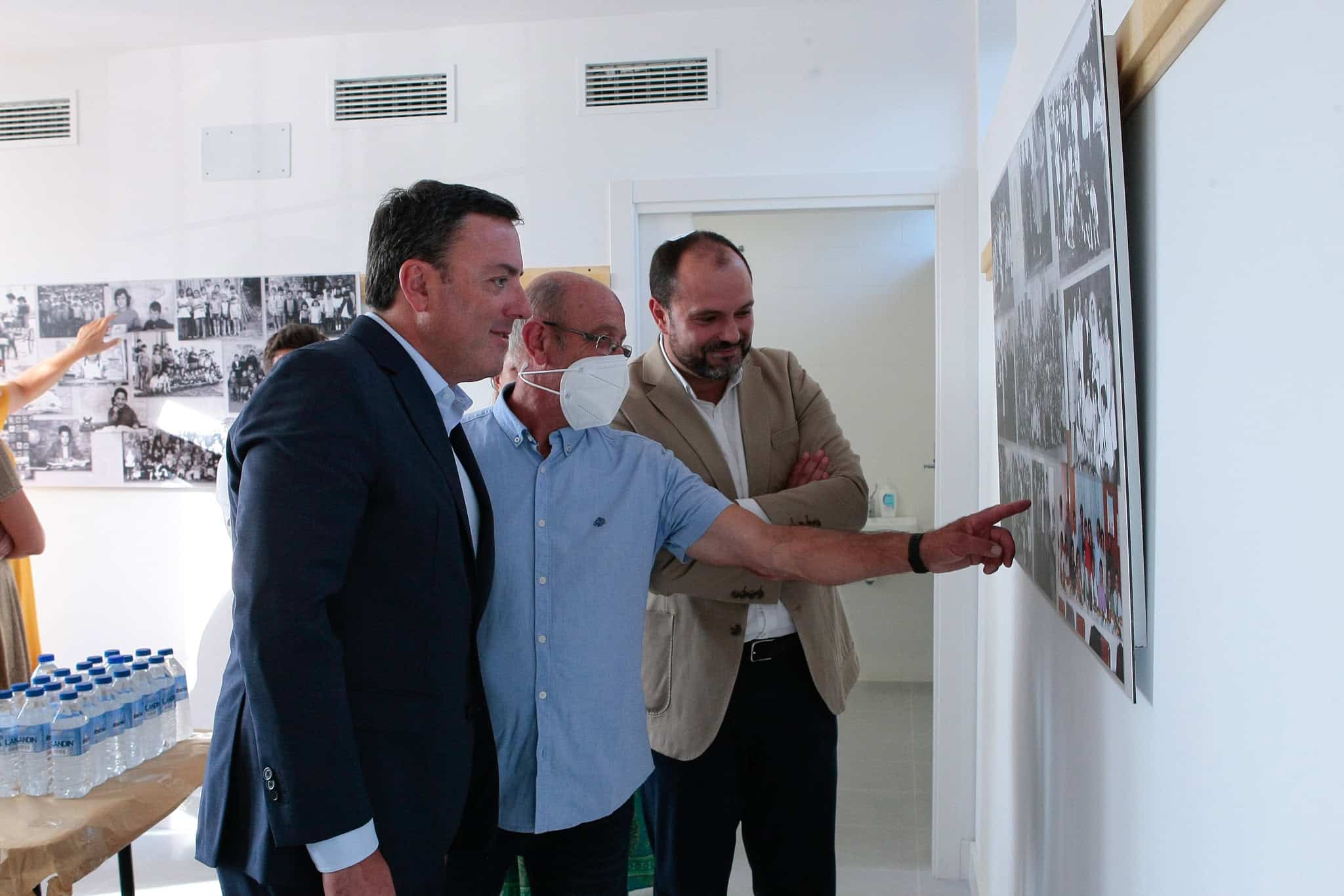 Aprovechando la inauguración también se estrenó en el local social una exposición de fotografías antiguas
