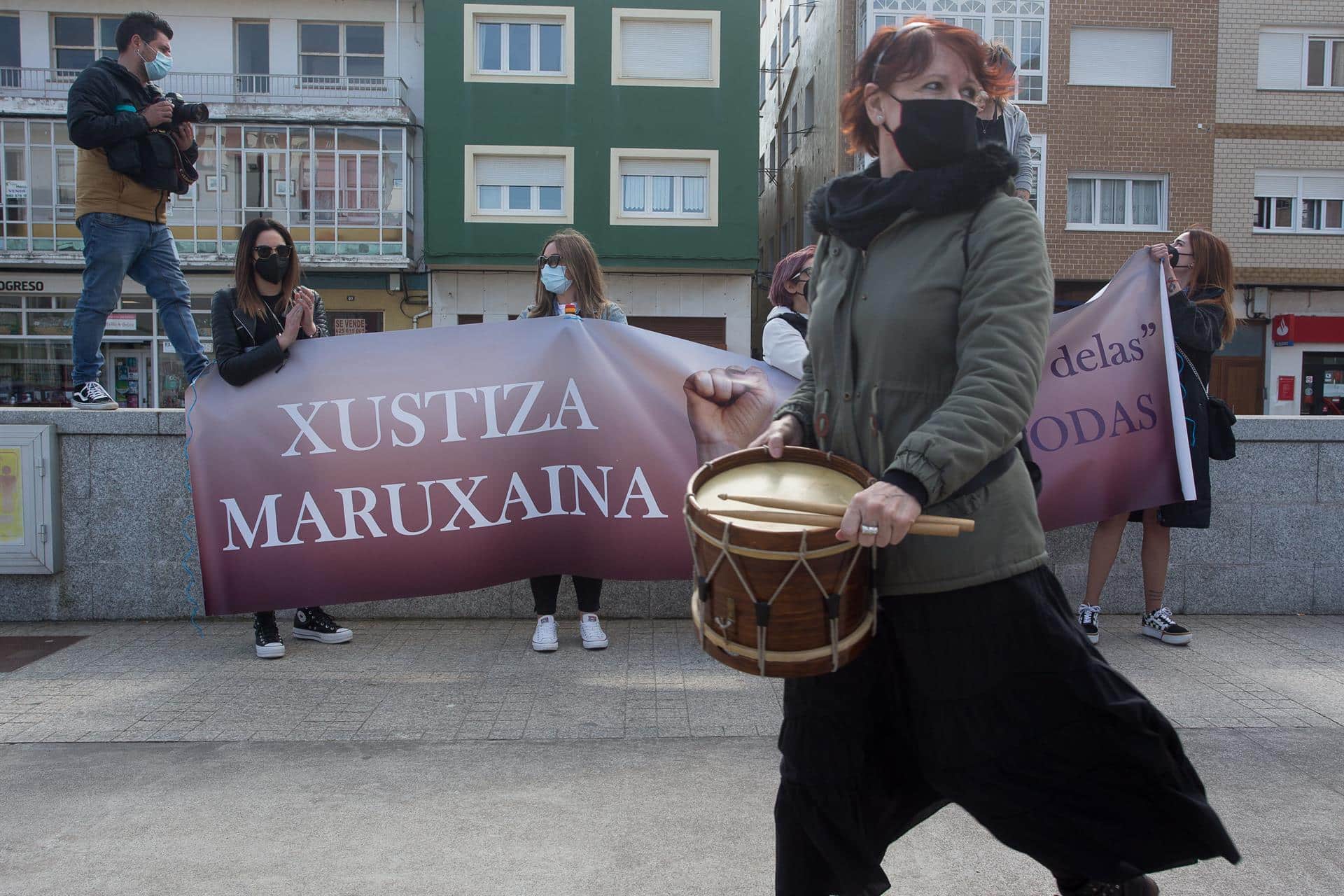 Archivo - Varias mujeres participan en una manifestación en apoyo a las 87 mujeres que en 2019 fueron grabadas “sin autorización”, a 4 de abriil de 2021, en San Cibrao, Lugo, Galicia (España). | CARLOS CASTRO - EP
