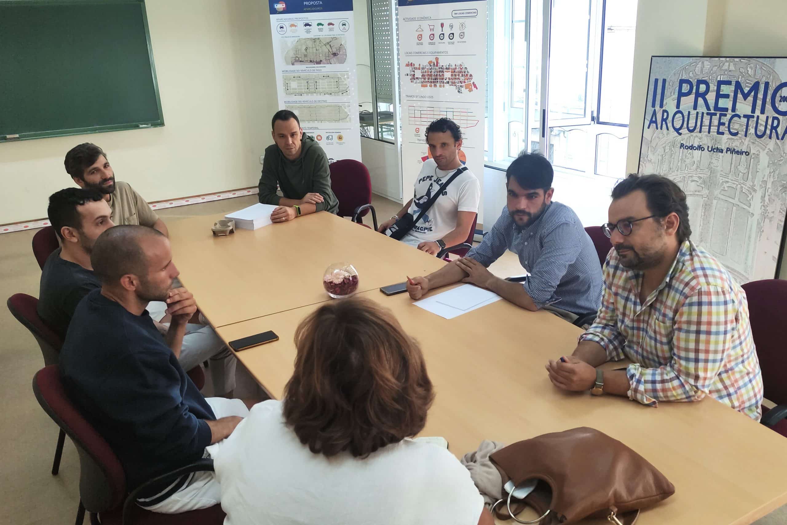 Reunión de Julián Reina con los hosteleros de Pardo Bajo
