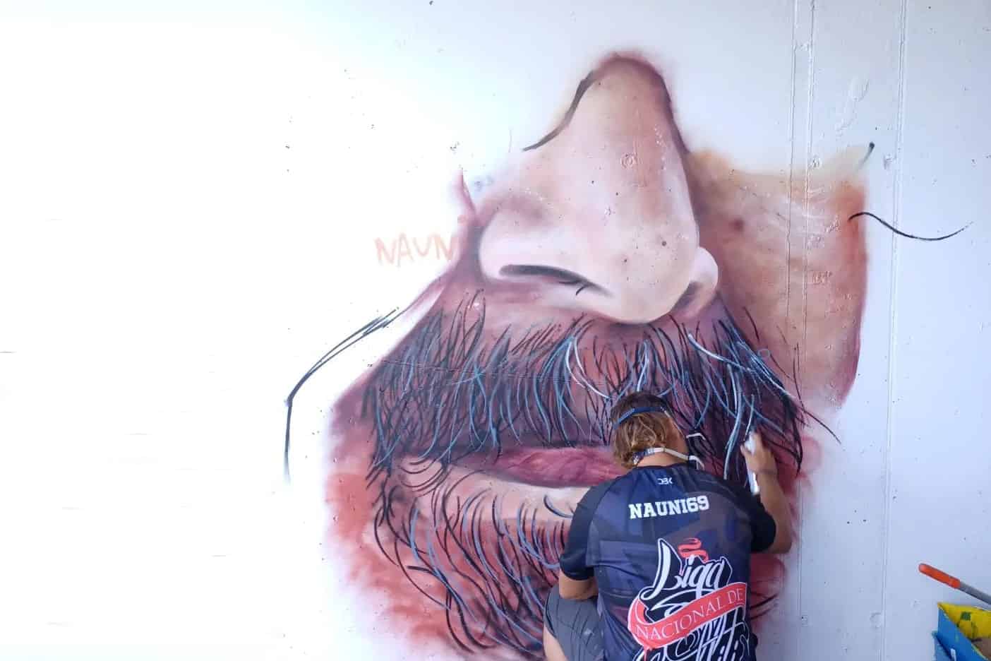 Los artistas ya comenzaron a realizar sus dibujos en el túnel del paseo de Xubia