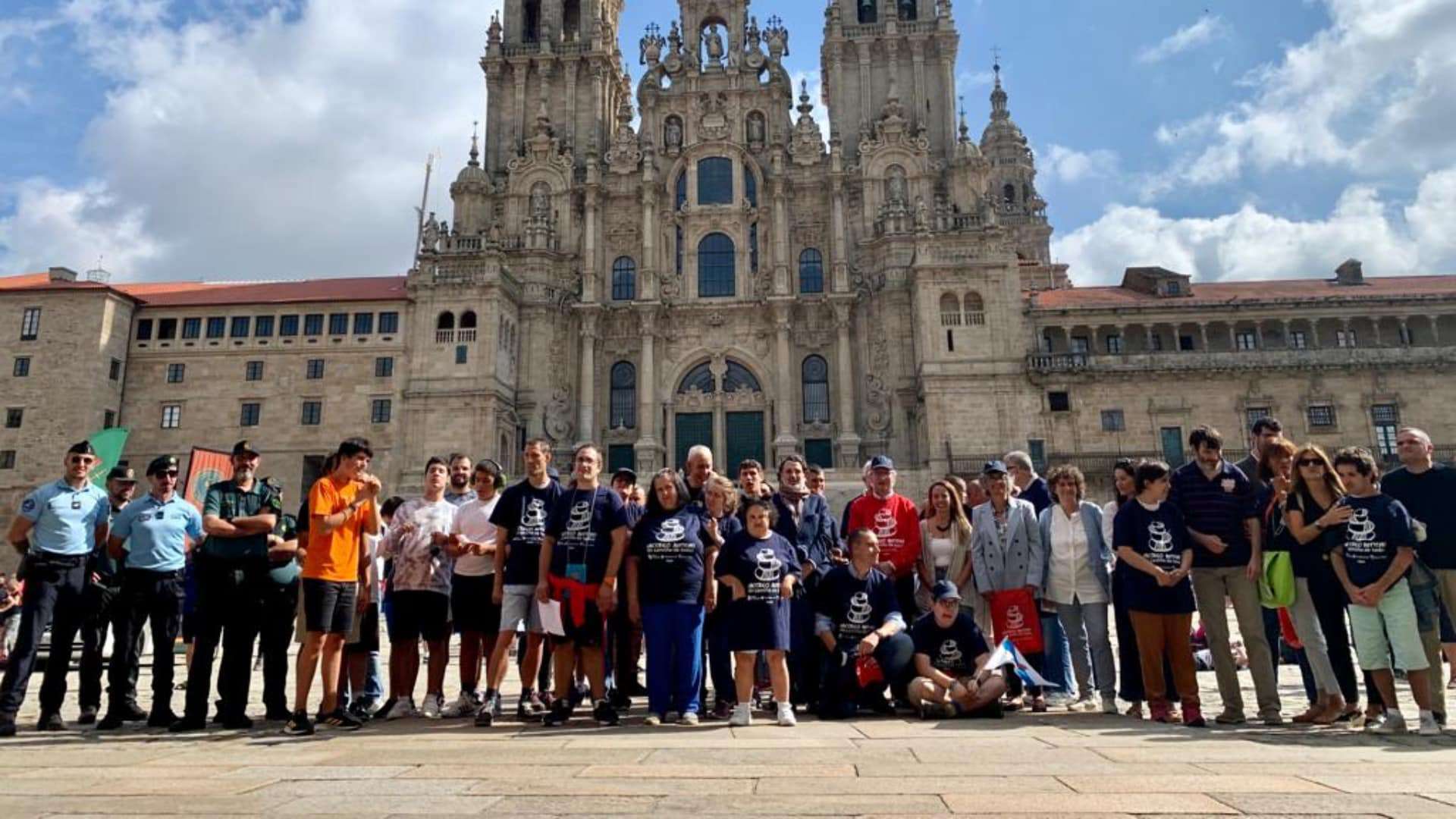Jóvenes de la Fundación Menela a su llegada a Santiago de Compostela | CEDIDA