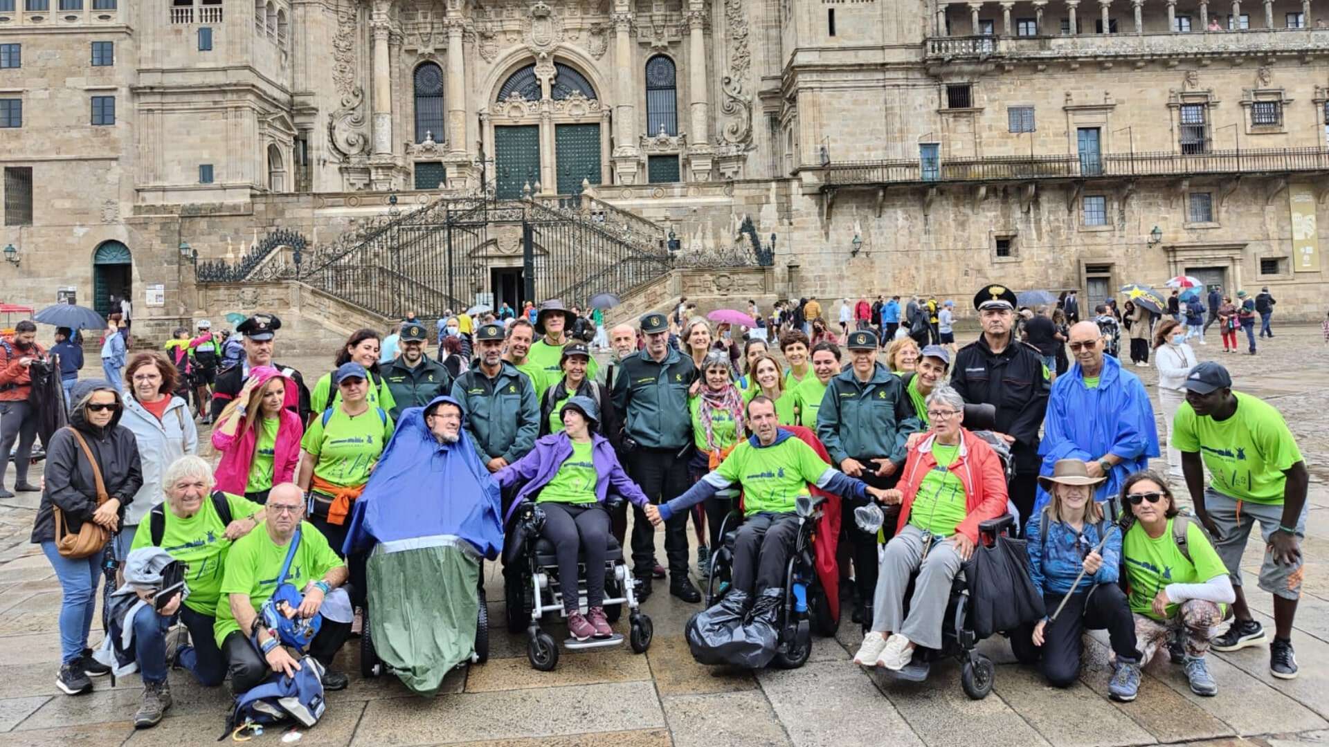 El grupo de personas con enfermedades neurodegenerativas que finalizó el Camino de Santiago | GUARDIA CIVIL