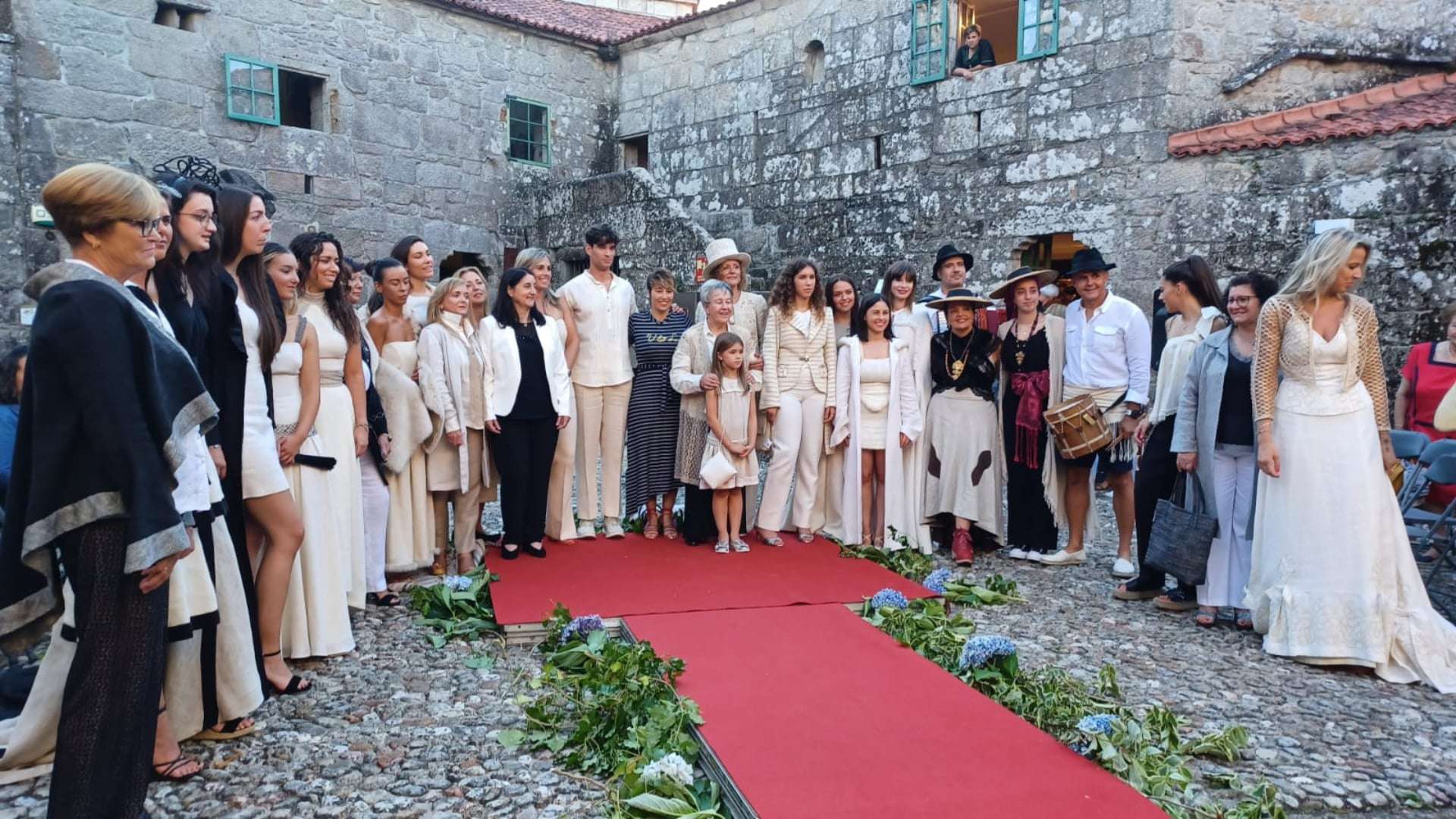 Foto de familia del "Desfile do liño" | CONCELLO DE VIMIANZO