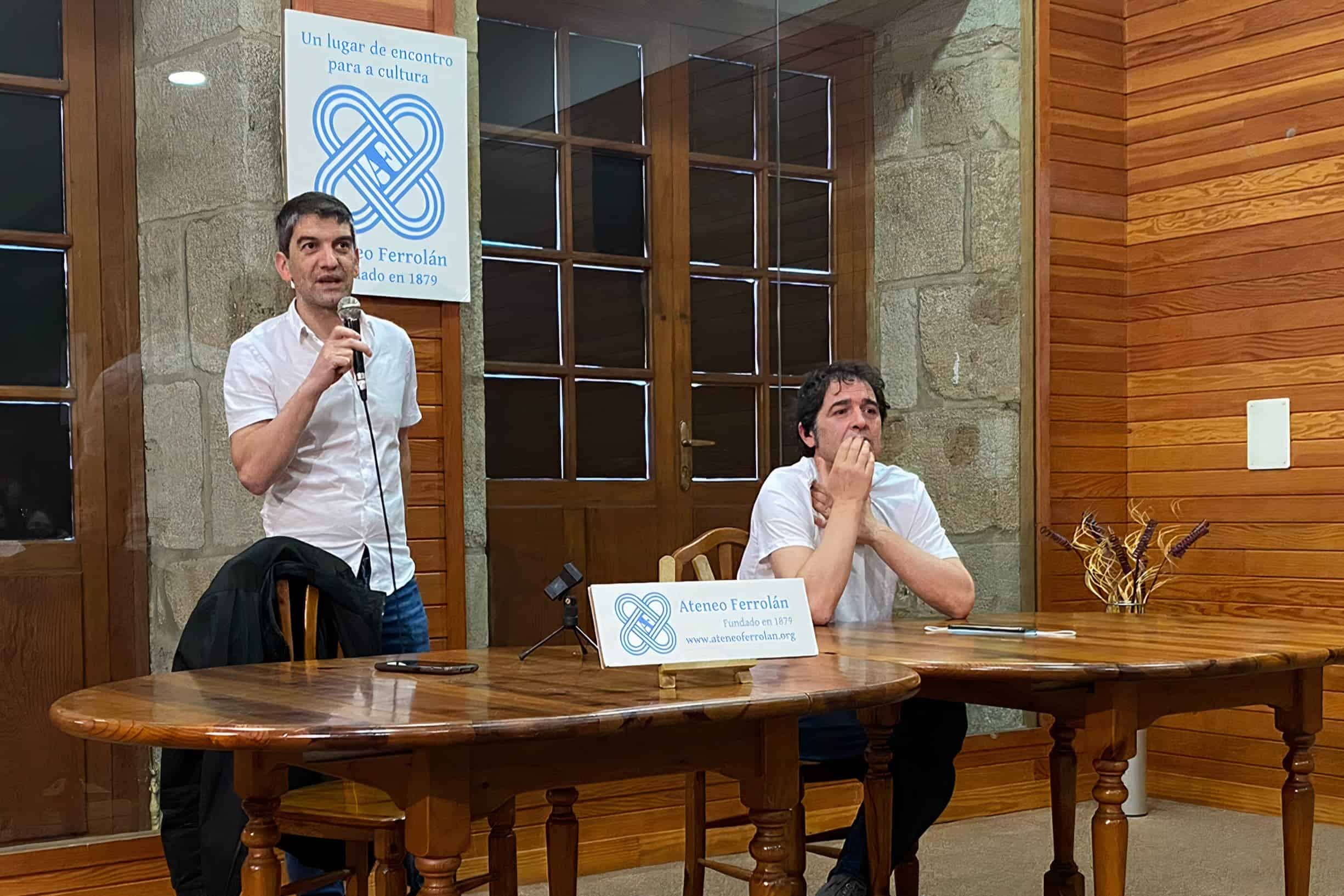 Jorge Suárez y Suso Basterrechea durante un acto en el Ateneo | FeC