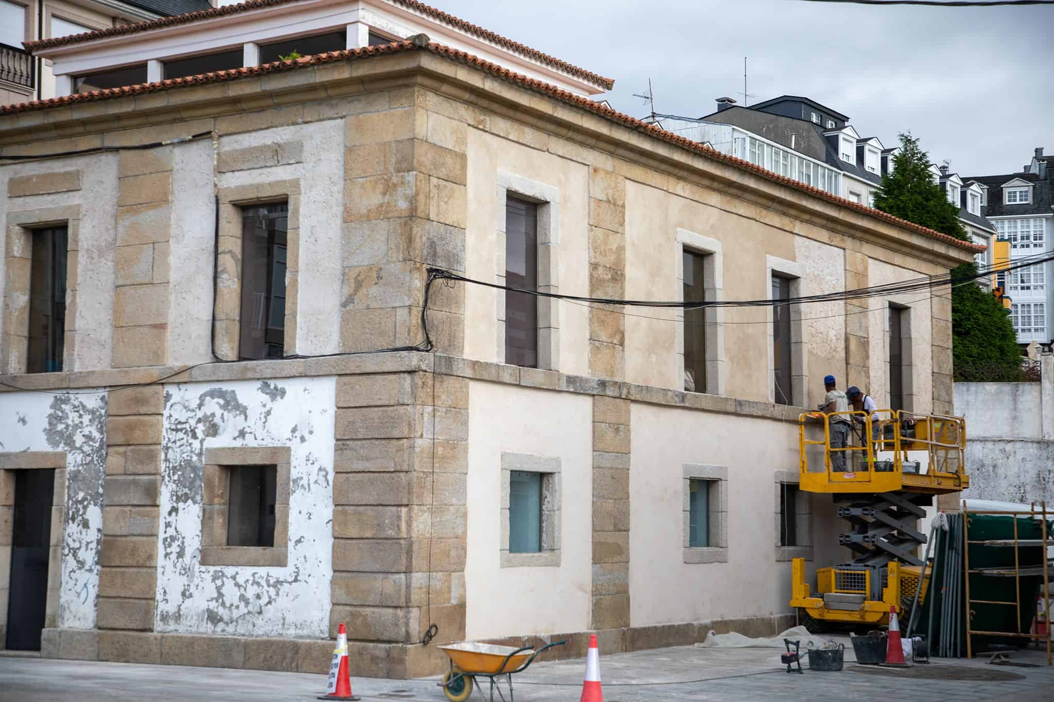 Trabajos en la fachada del mercado